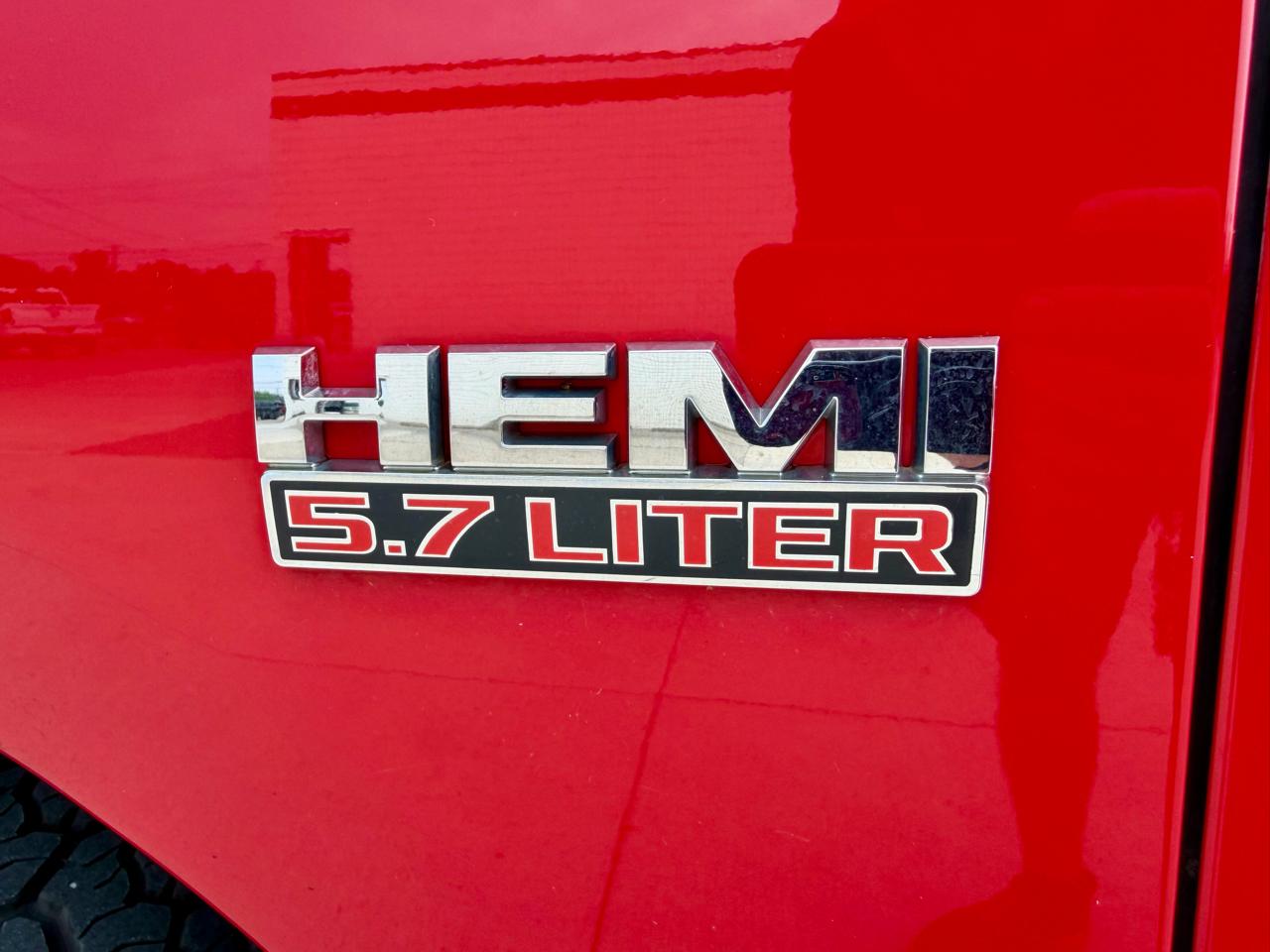RAM 1500 4WD Crew Cab 140.5" Sport 2016