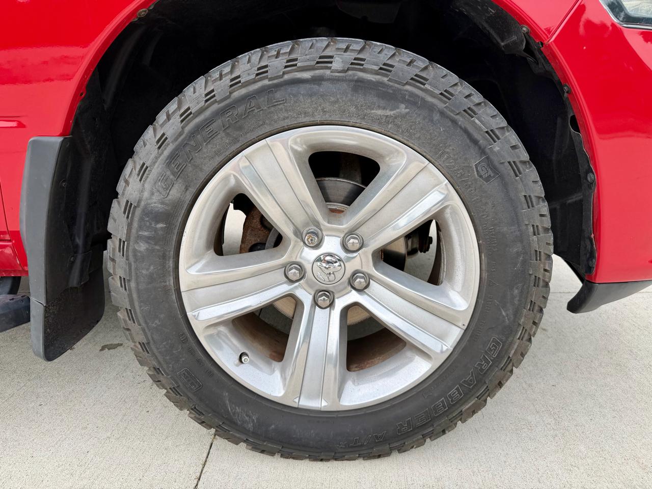 RAM 1500 4WD Crew Cab 140.5" Sport 2016