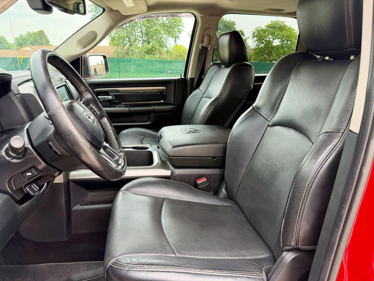 RAM 1500 4WD Crew Cab 140.5" Sport 2016