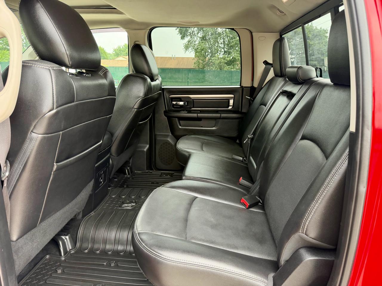 RAM 1500 4WD Crew Cab 140.5" Sport 2016