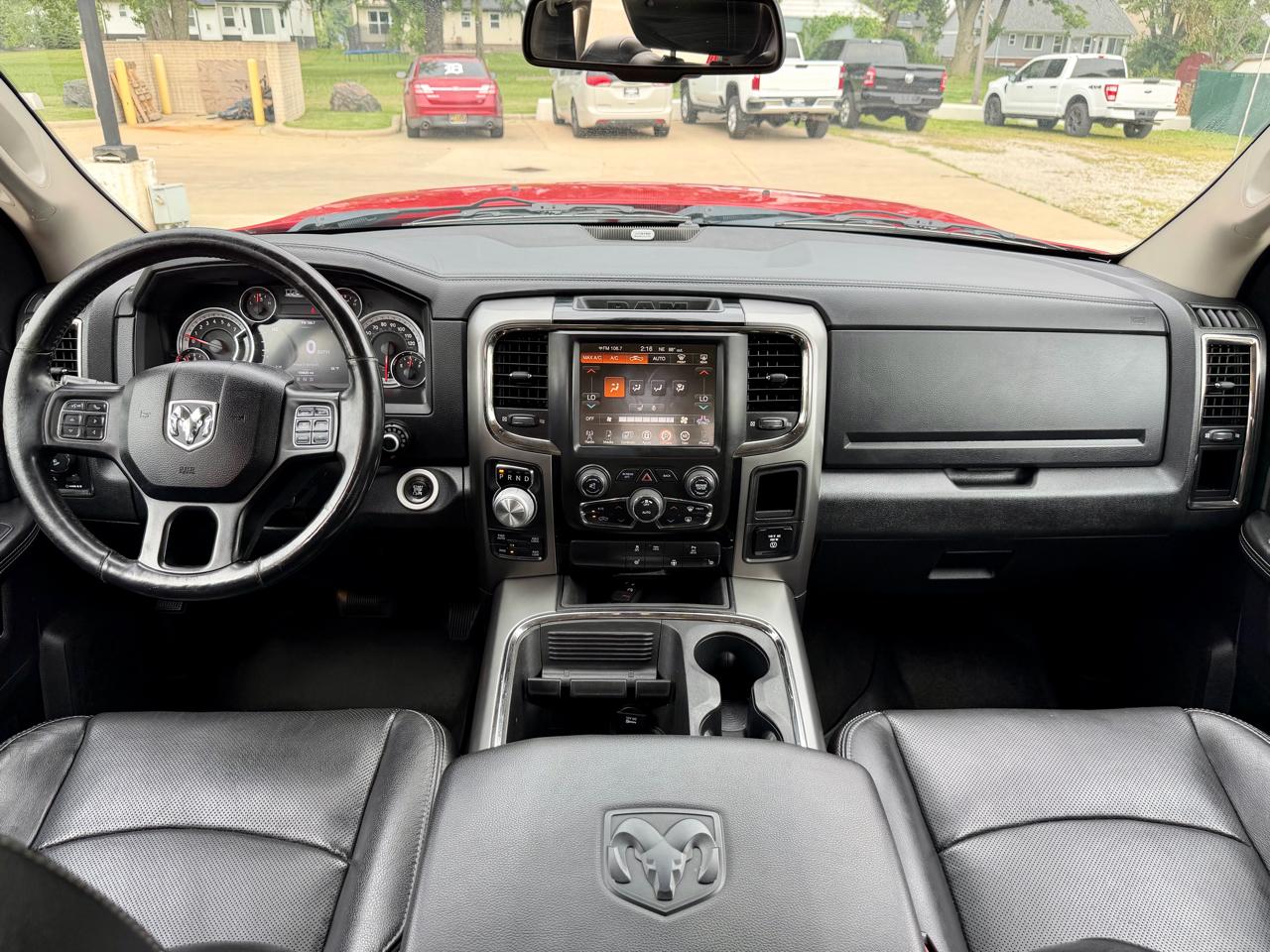 RAM 1500 4WD Crew Cab 140.5" Sport 2016
