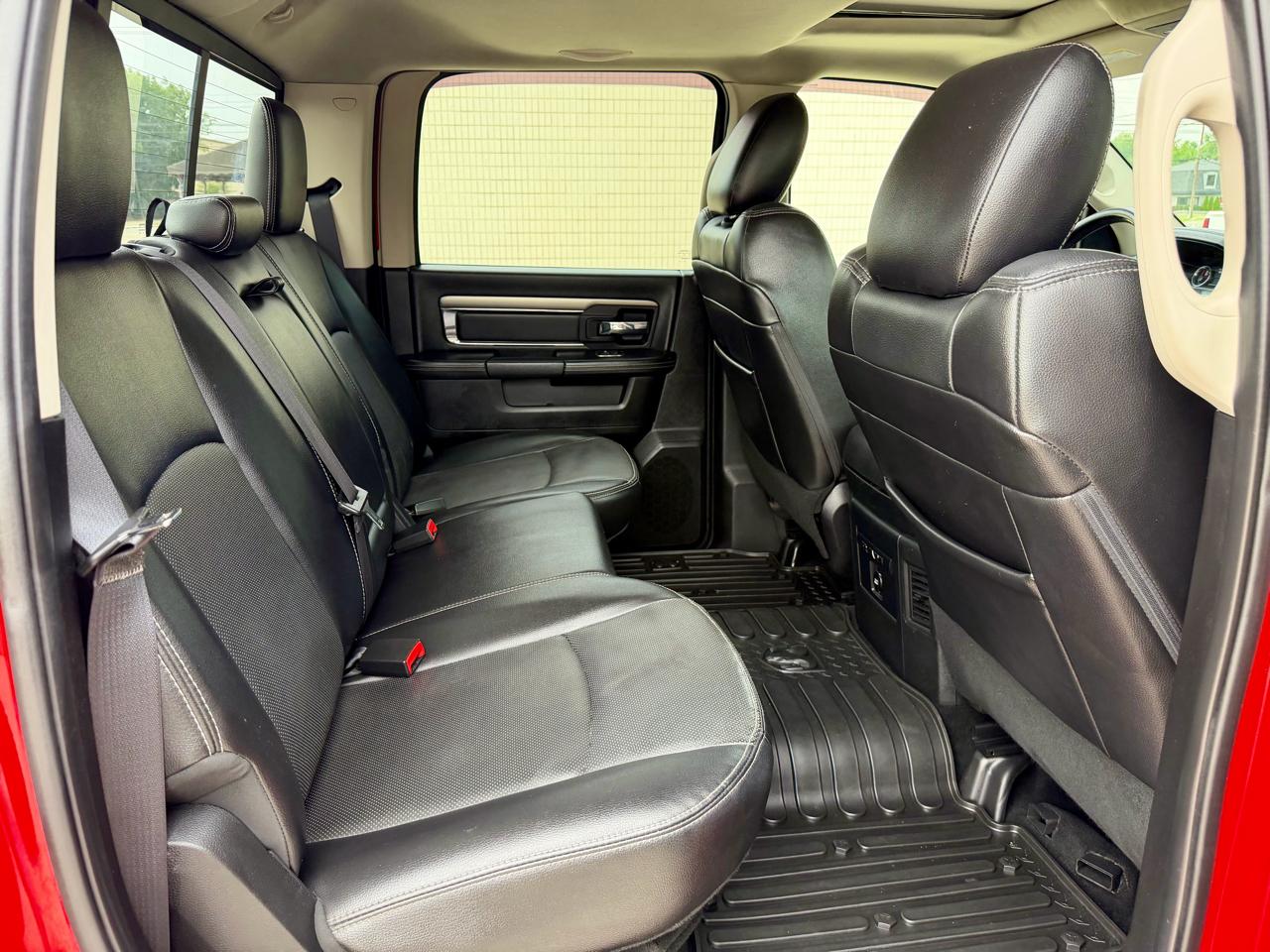 RAM 1500 4WD Crew Cab 140.5" Sport 2016