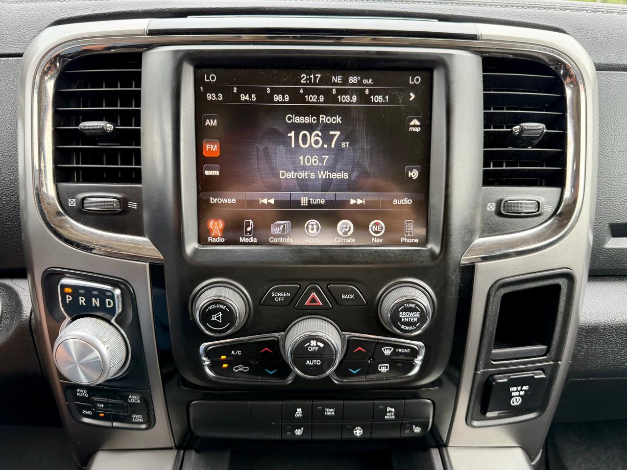 RAM 1500 4WD Crew Cab 140.5" Sport 2016