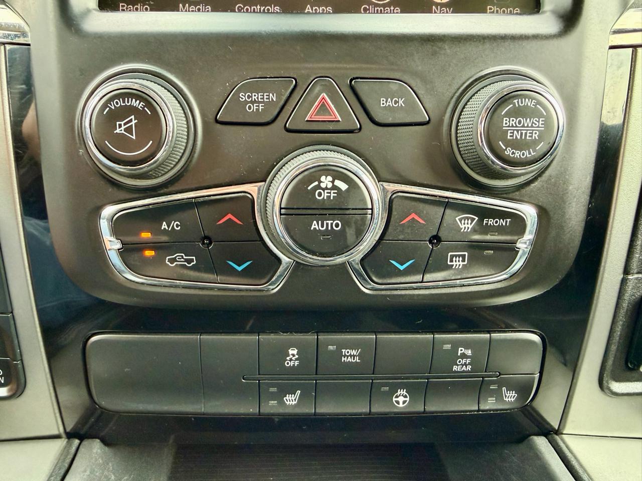 RAM 1500 4WD Crew Cab 140.5" Sport 2016