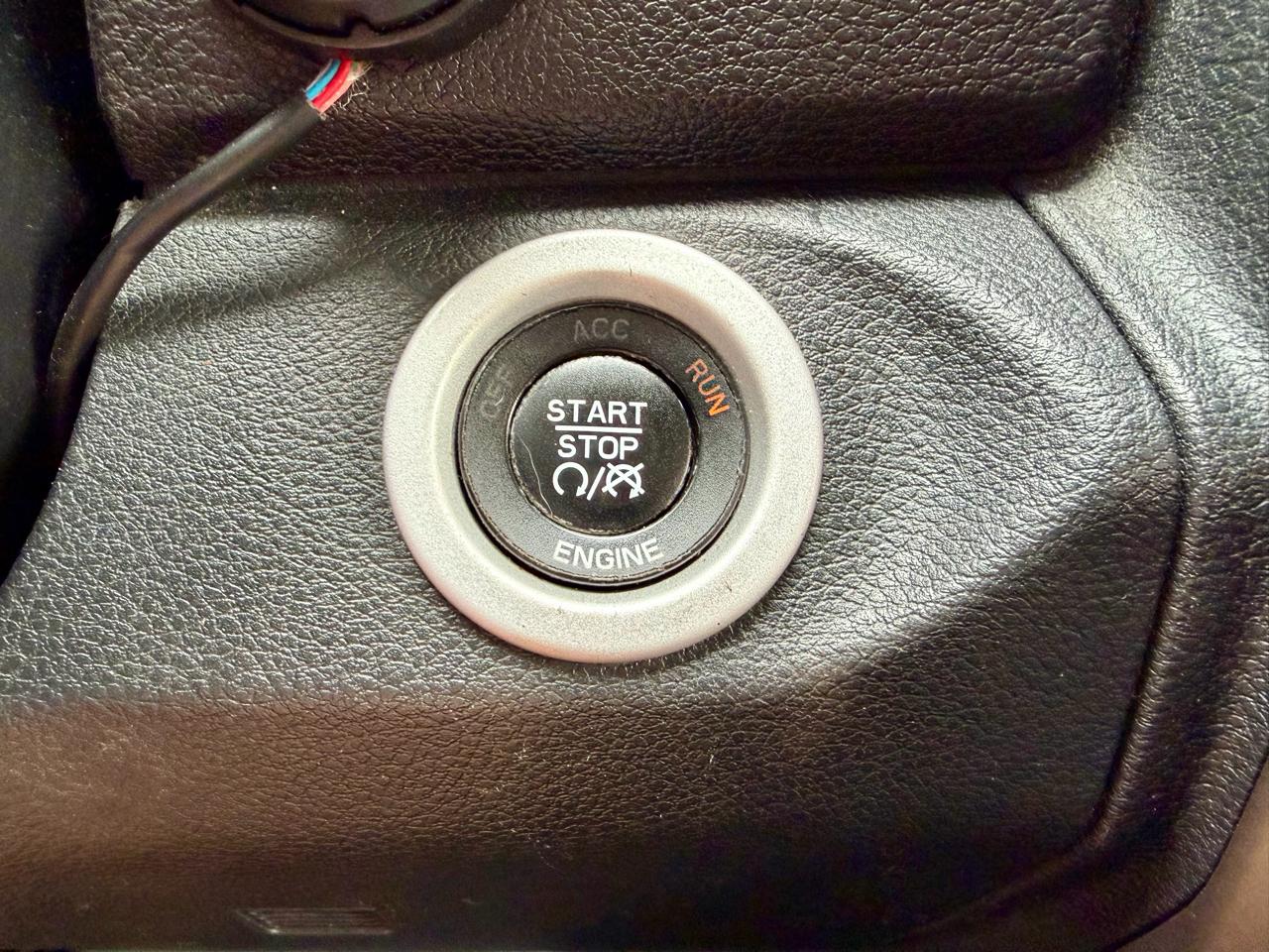 RAM 1500 4WD Crew Cab 140.5" Sport 2016