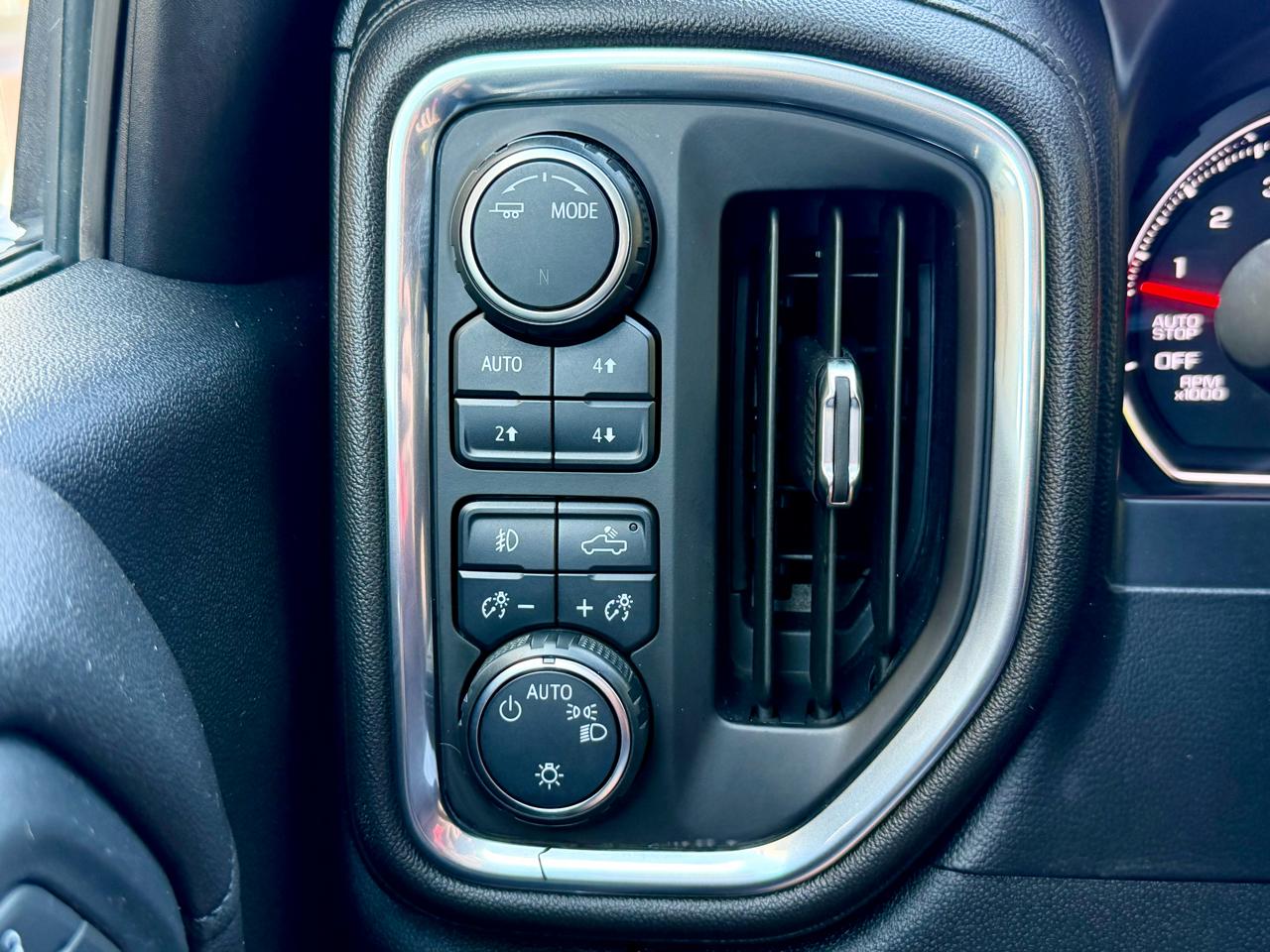 Chevrolet Silverado 1500 4WD Crew Cab 157" RST 2020