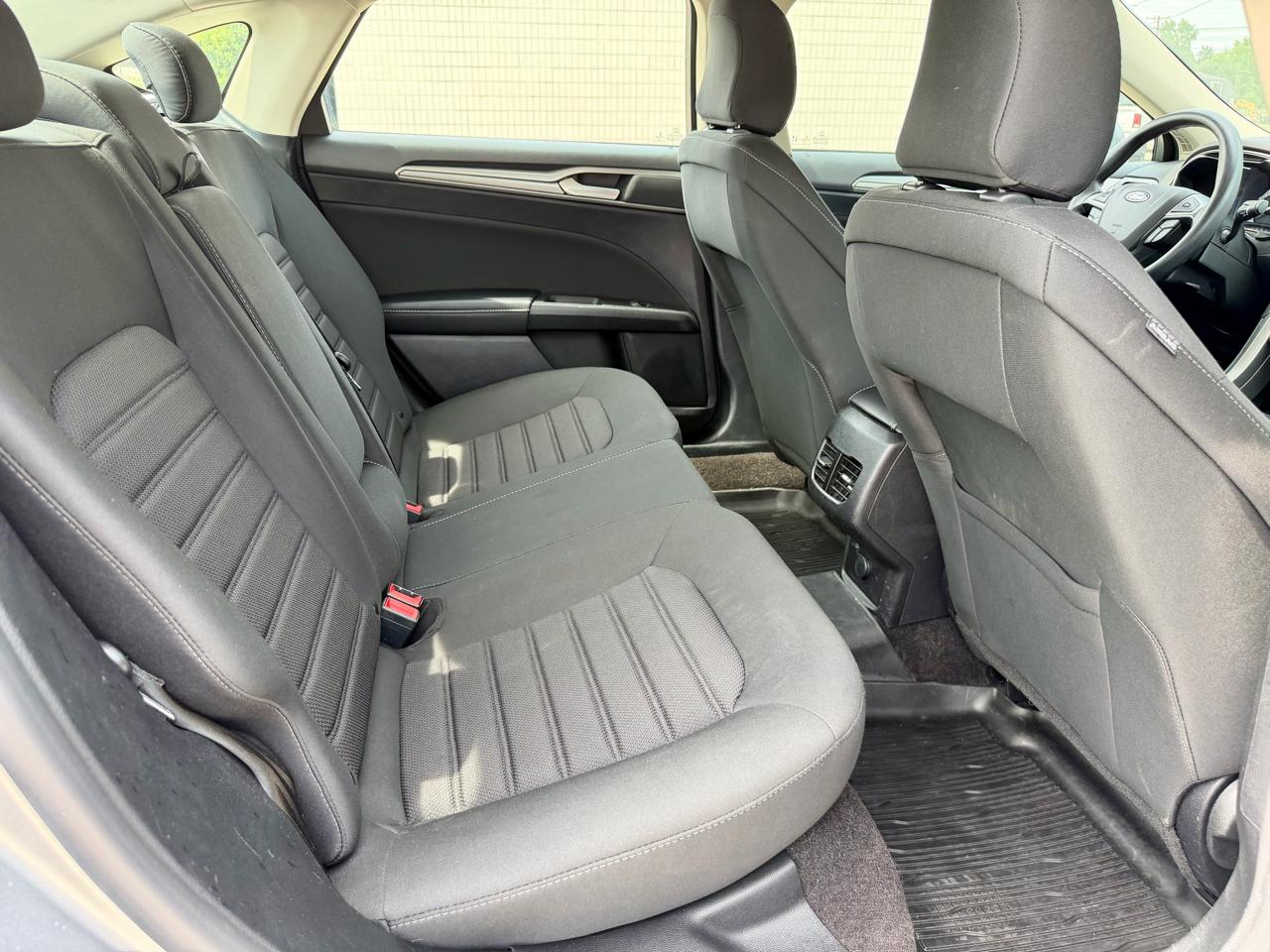 Ford Fusion SE FWD 2020