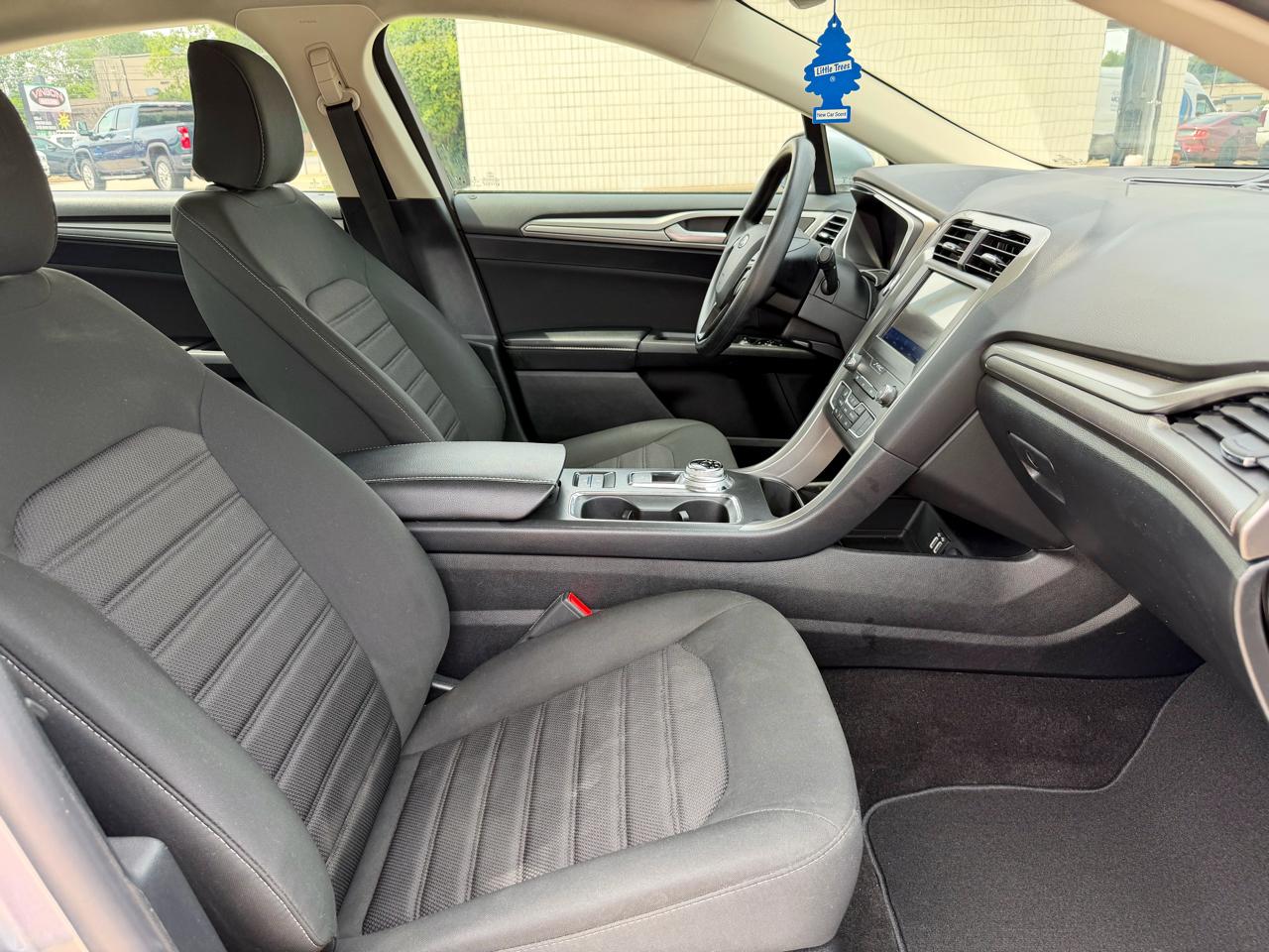 Ford Fusion SE FWD 2020