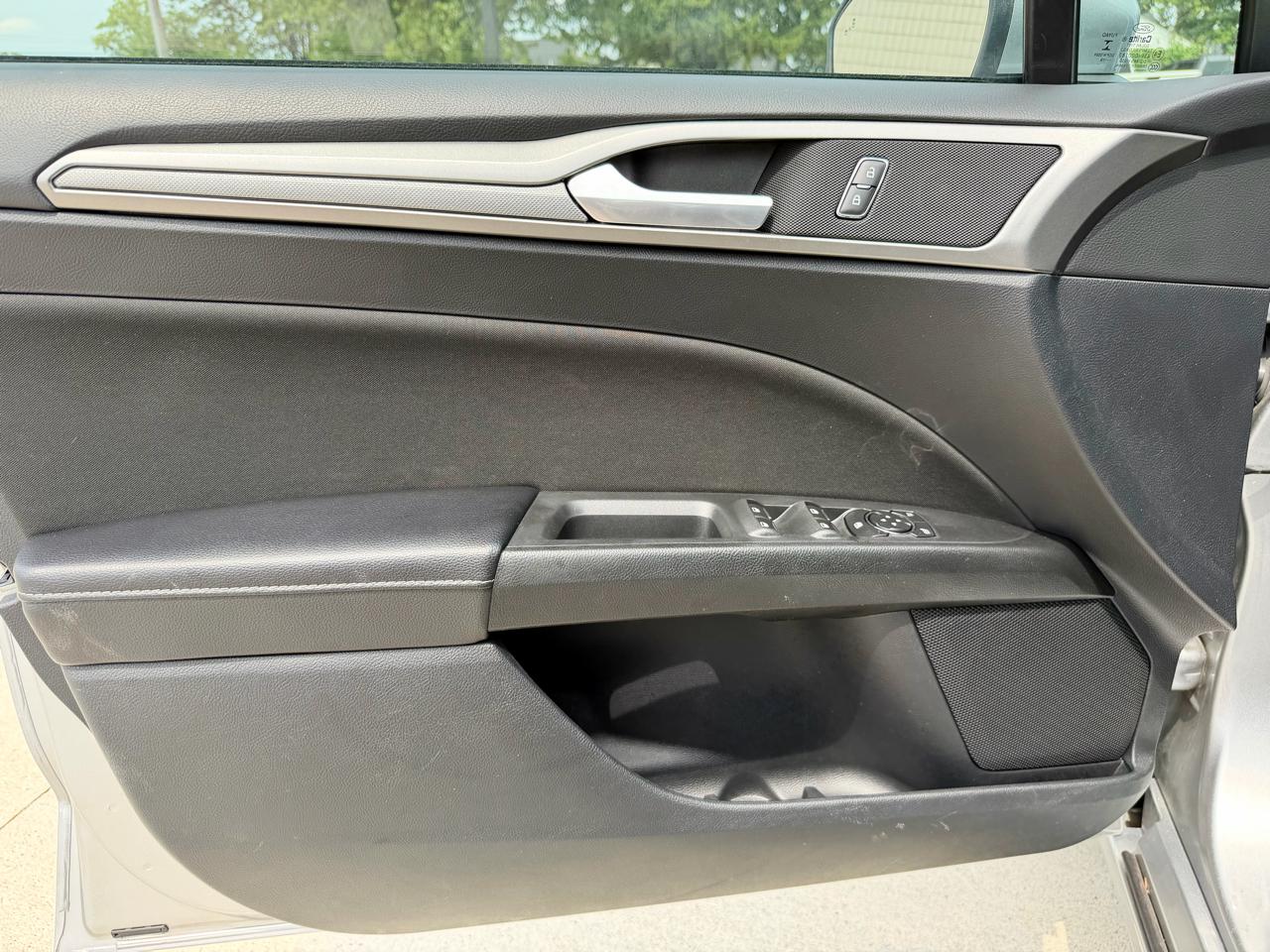 Ford Fusion SE FWD 2020