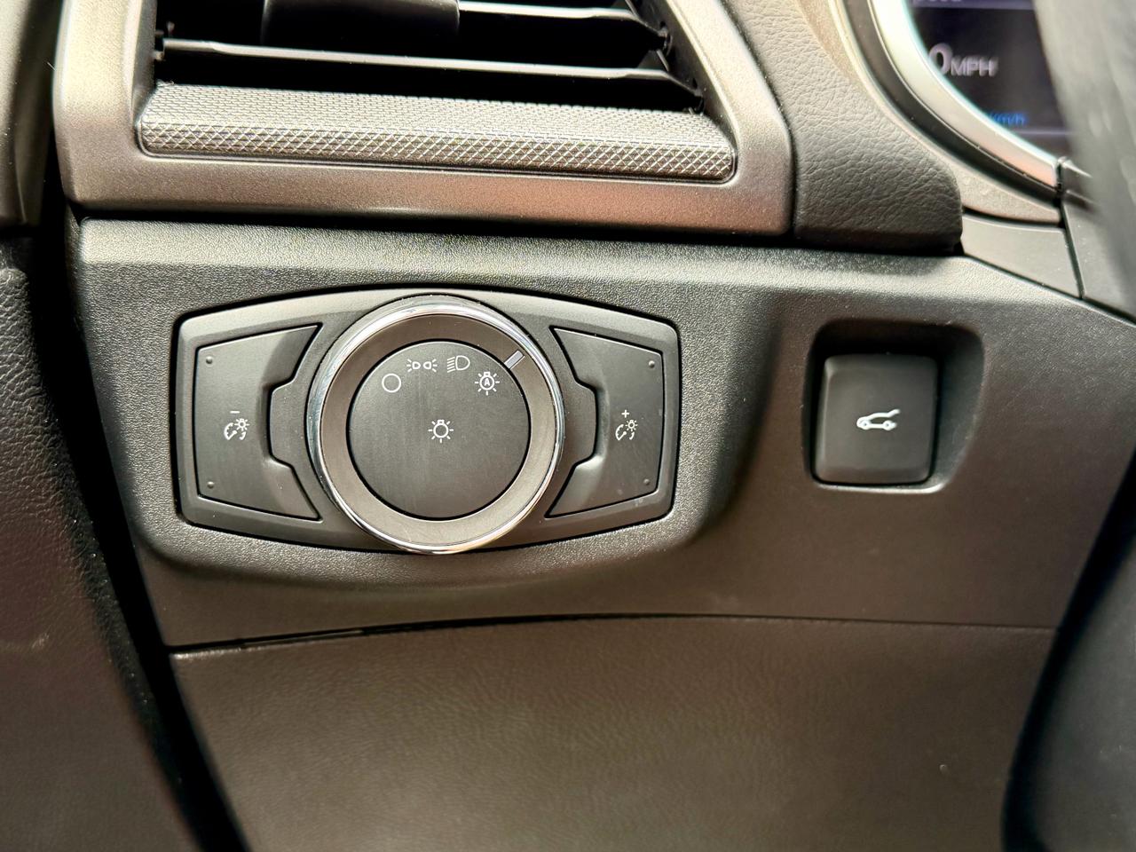 Ford Fusion SE FWD 2020