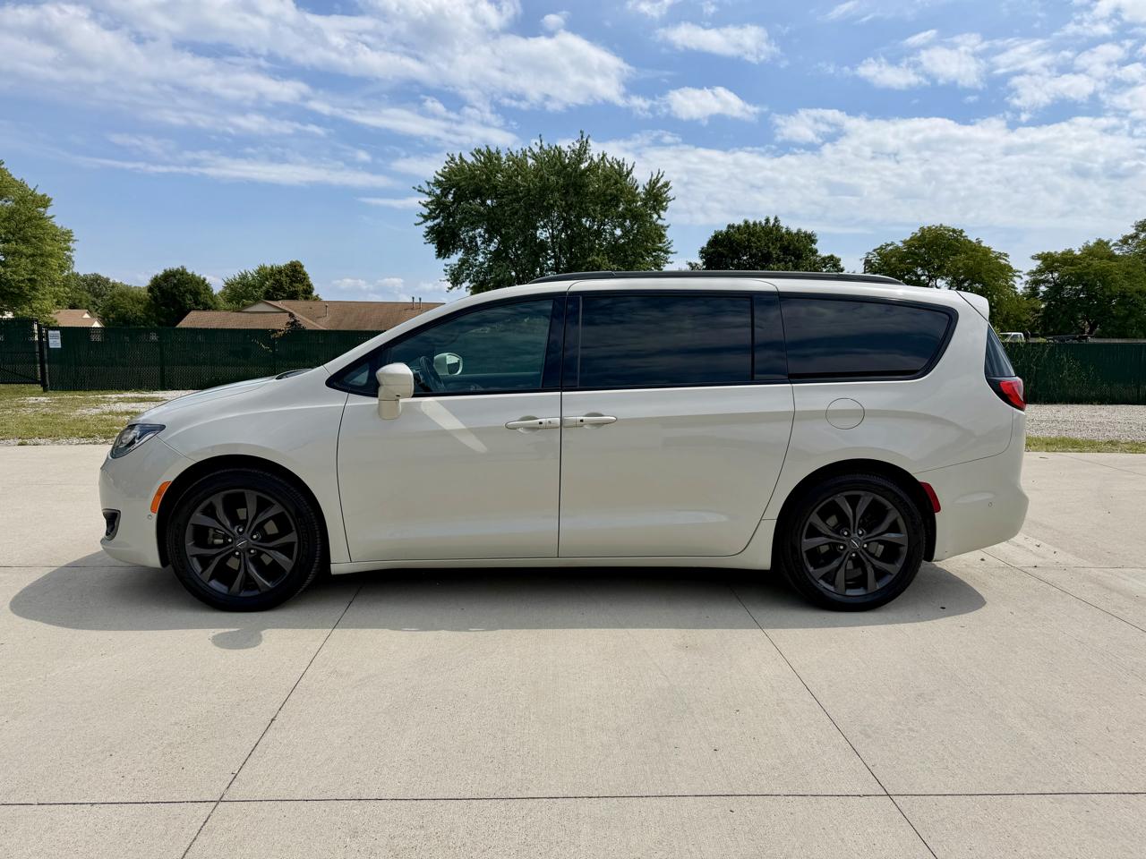 Chrysler Pacifica Touring L FWD 2020