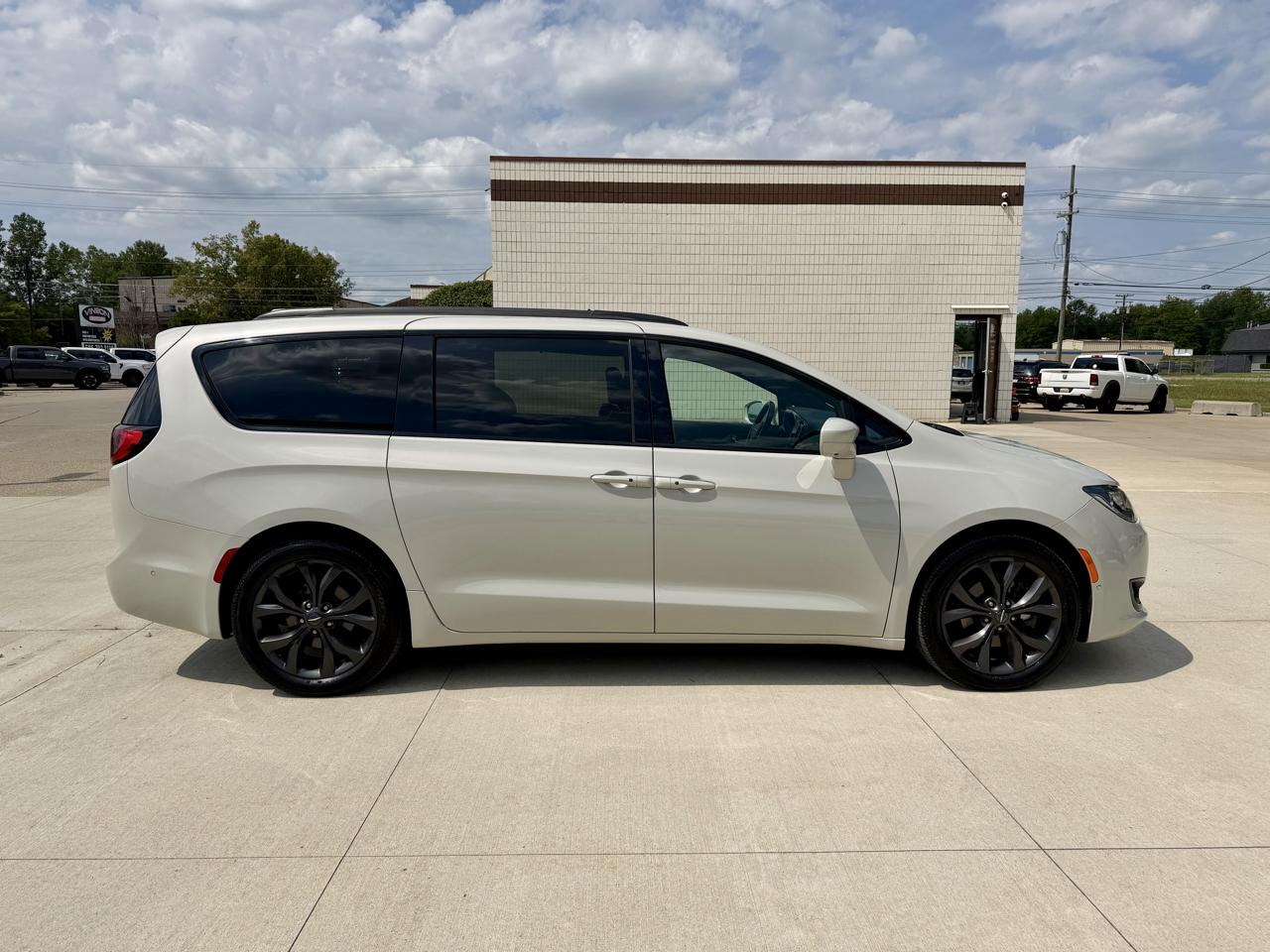 Chrysler Pacifica Touring L FWD 2020