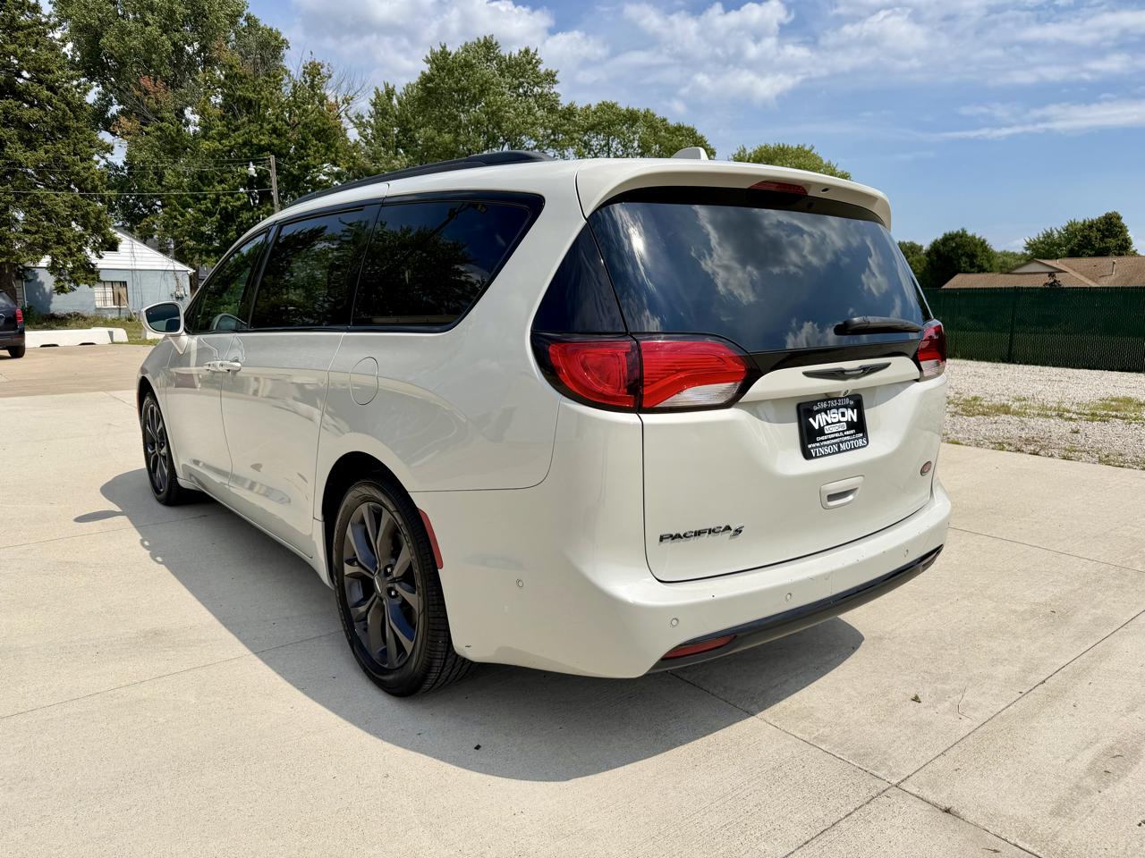Chrysler Pacifica Touring L FWD 2020