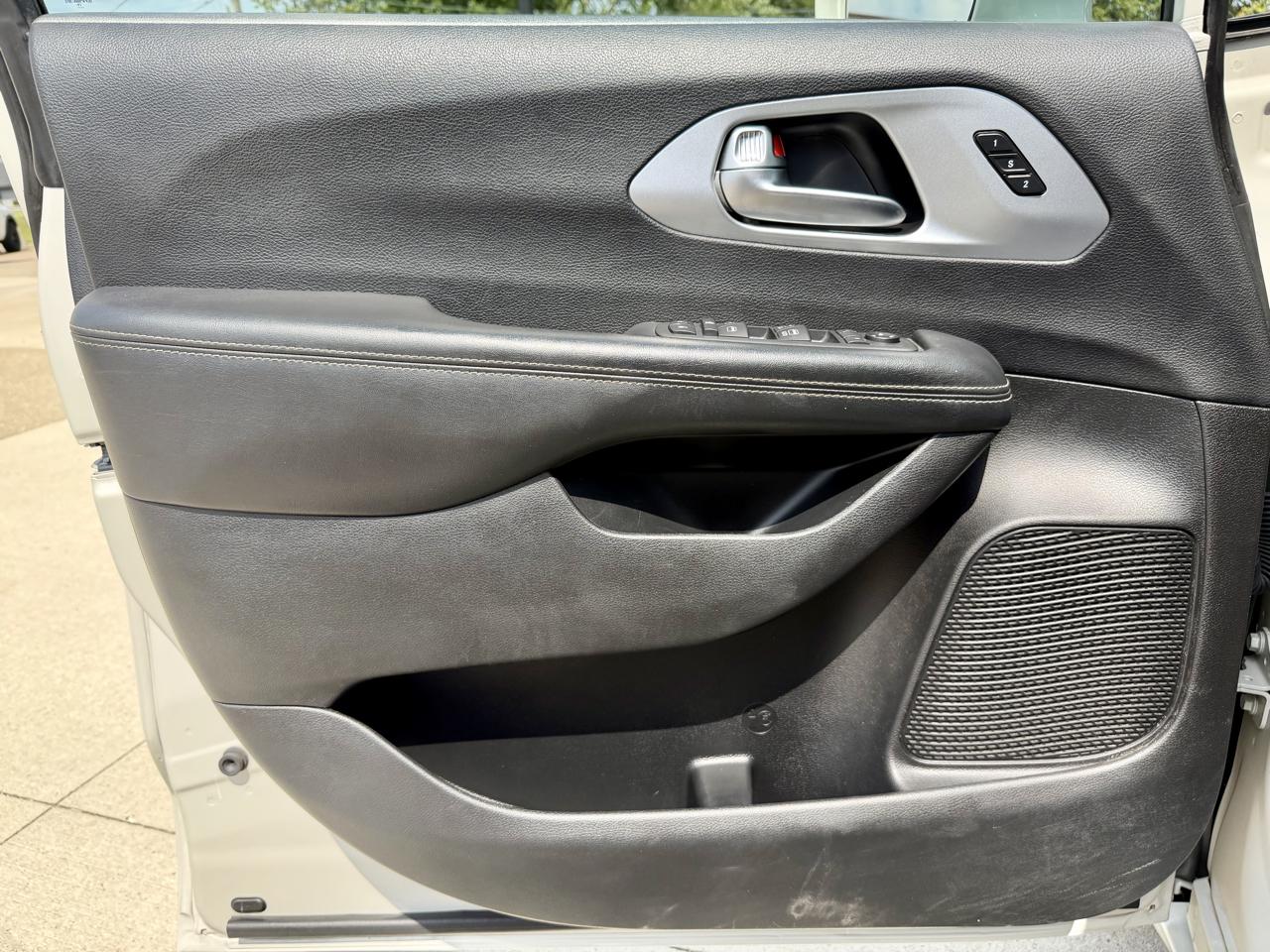 Chrysler Pacifica Touring L FWD 2020