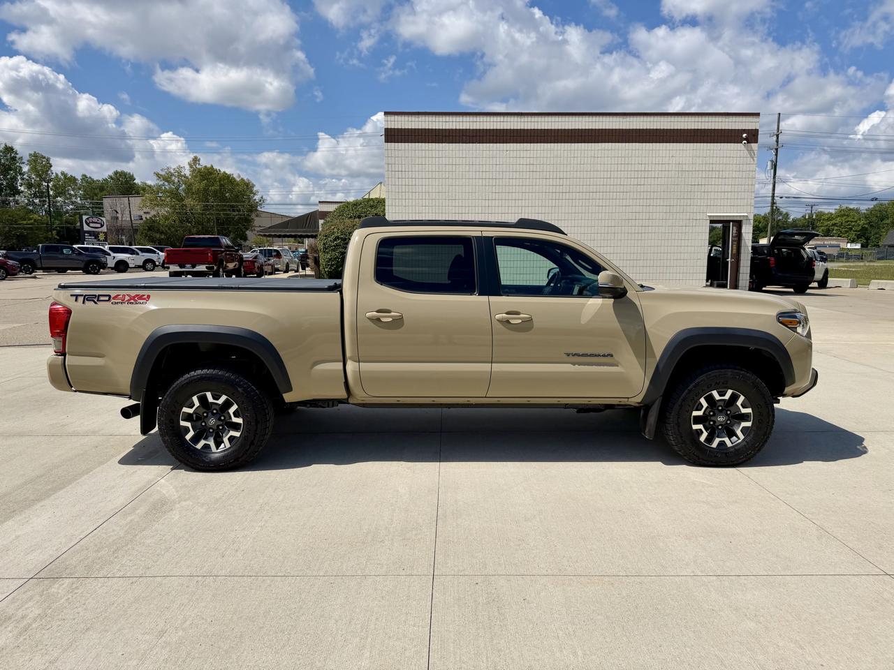 Toyota Tacoma 4WD Double Cab LB V6 AT TRD Off Road (Natl) 2016