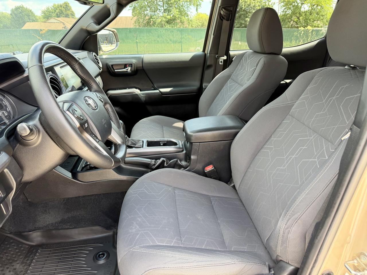 Toyota Tacoma 4WD Double Cab LB V6 AT TRD Off Road (Natl) 2016