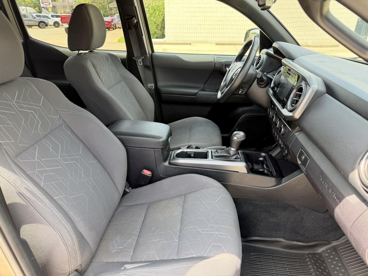 Toyota Tacoma 4WD Double Cab LB V6 AT TRD Off Road (Natl) 2016