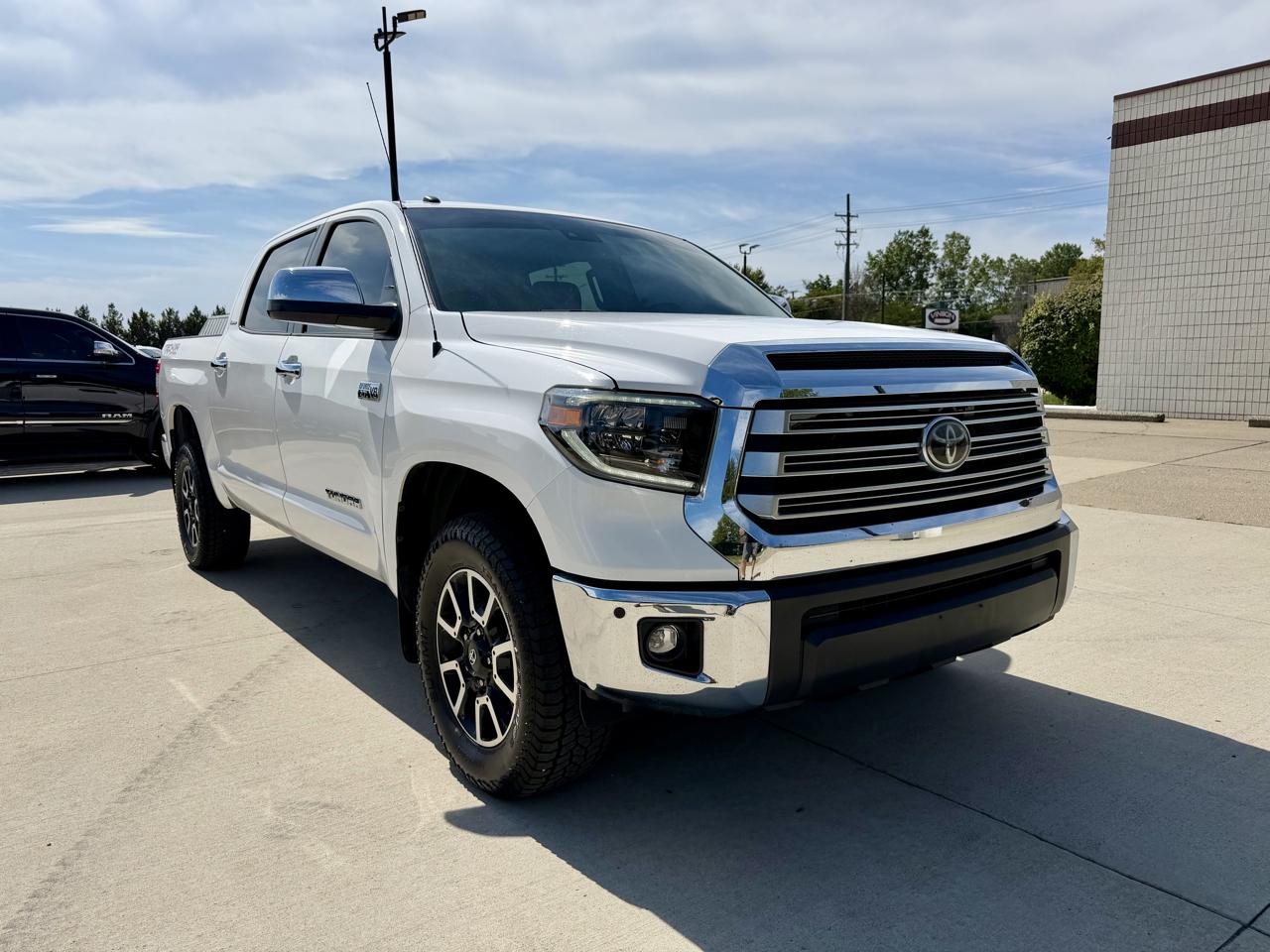 Toyota Tundra 4WD Limited CrewMax 5.5' Bed 5.7L (Natl) 2019
