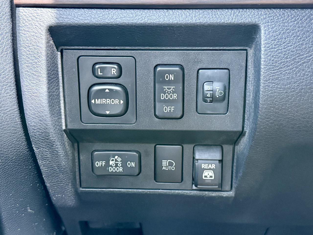 Toyota Tundra 4WD Limited CrewMax 5.5' Bed 5.7L (Natl) 2019