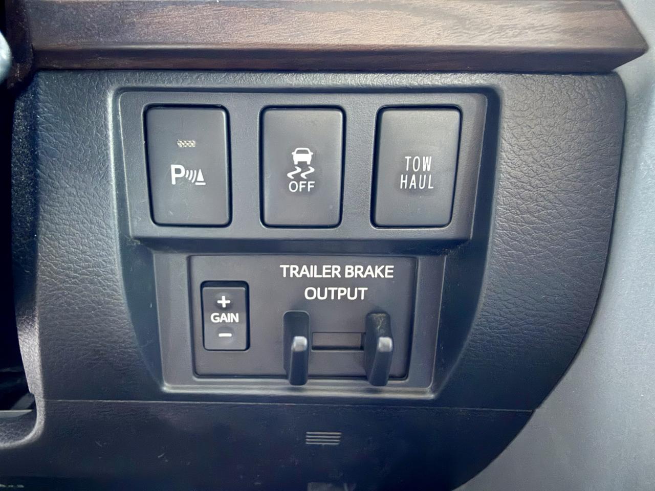 Toyota Tundra 4WD Limited CrewMax 5.5' Bed 5.7L (Natl) 2019