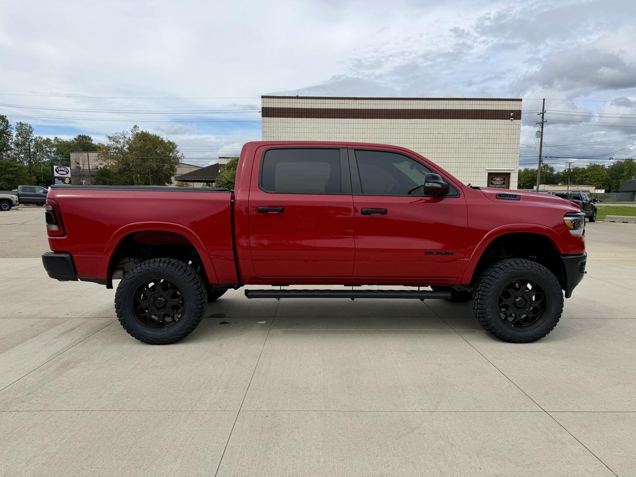 RAM 1500 Big Horn 4x4 Crew Cab 5'7" Box 2022