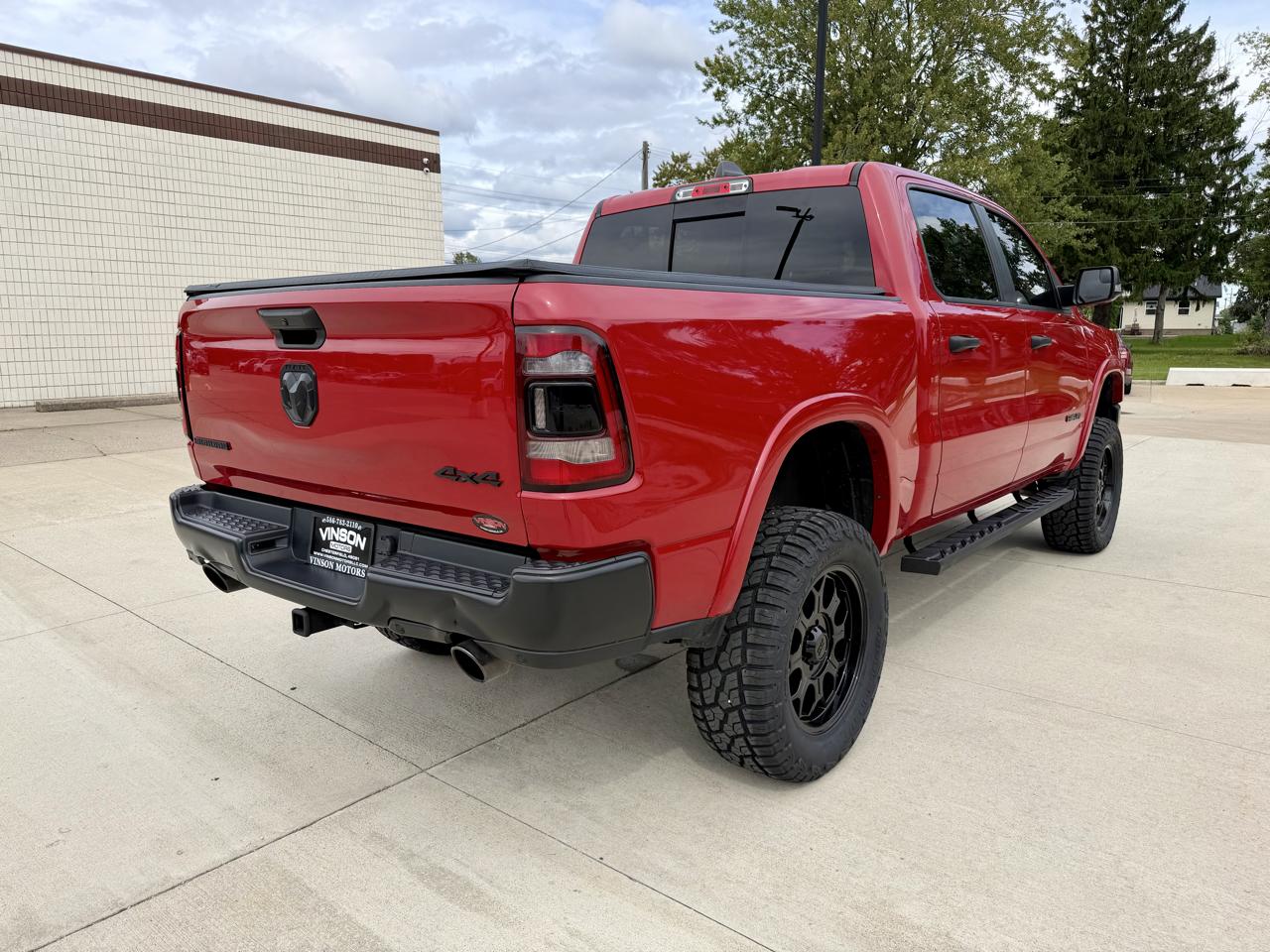 RAM 1500 Big Horn 4x4 Crew Cab 5'7" Box 2022