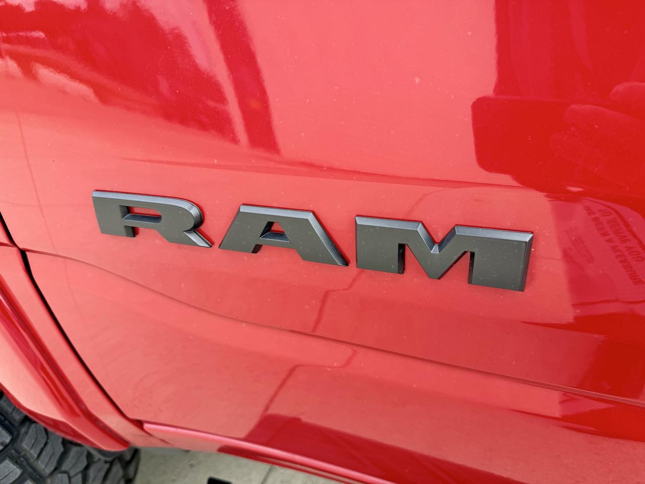 RAM 1500 Big Horn 4x4 Crew Cab 5'7" Box 2022