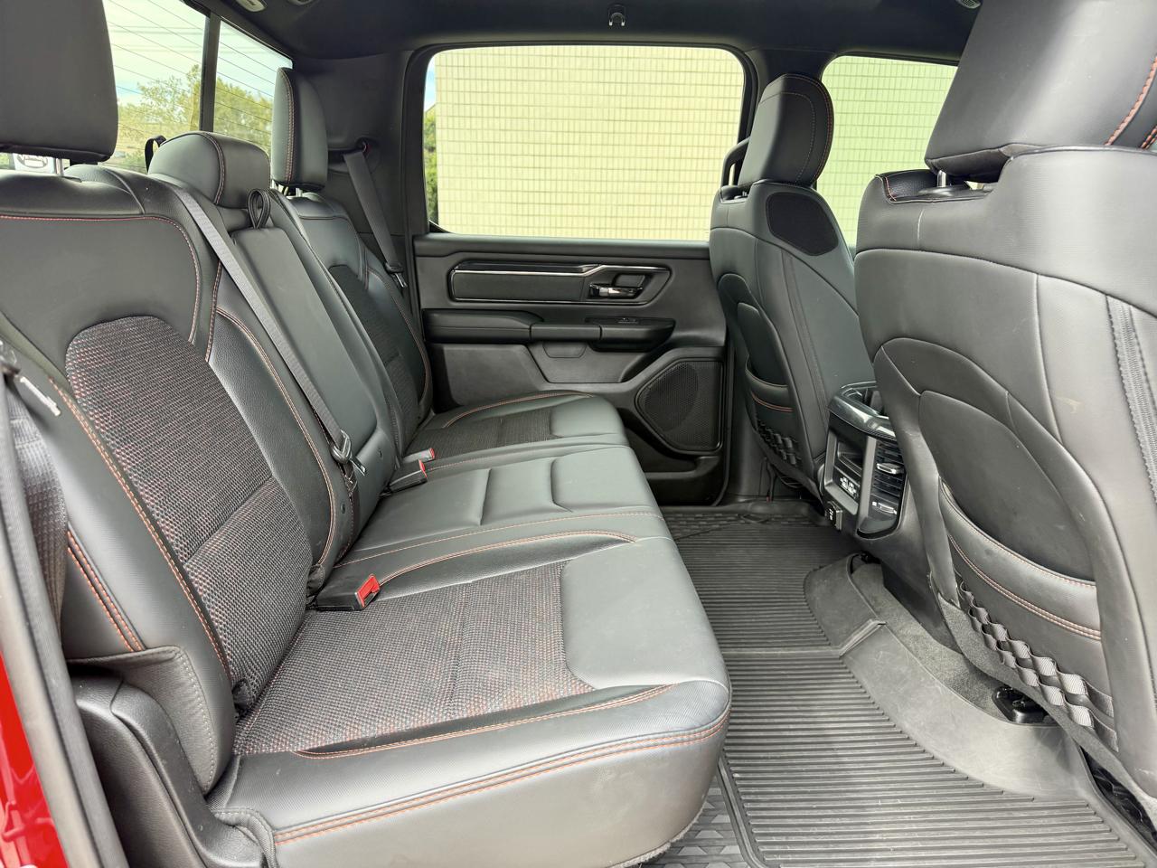 RAM 1500 Big Horn 4x4 Crew Cab 5'7" Box 2022