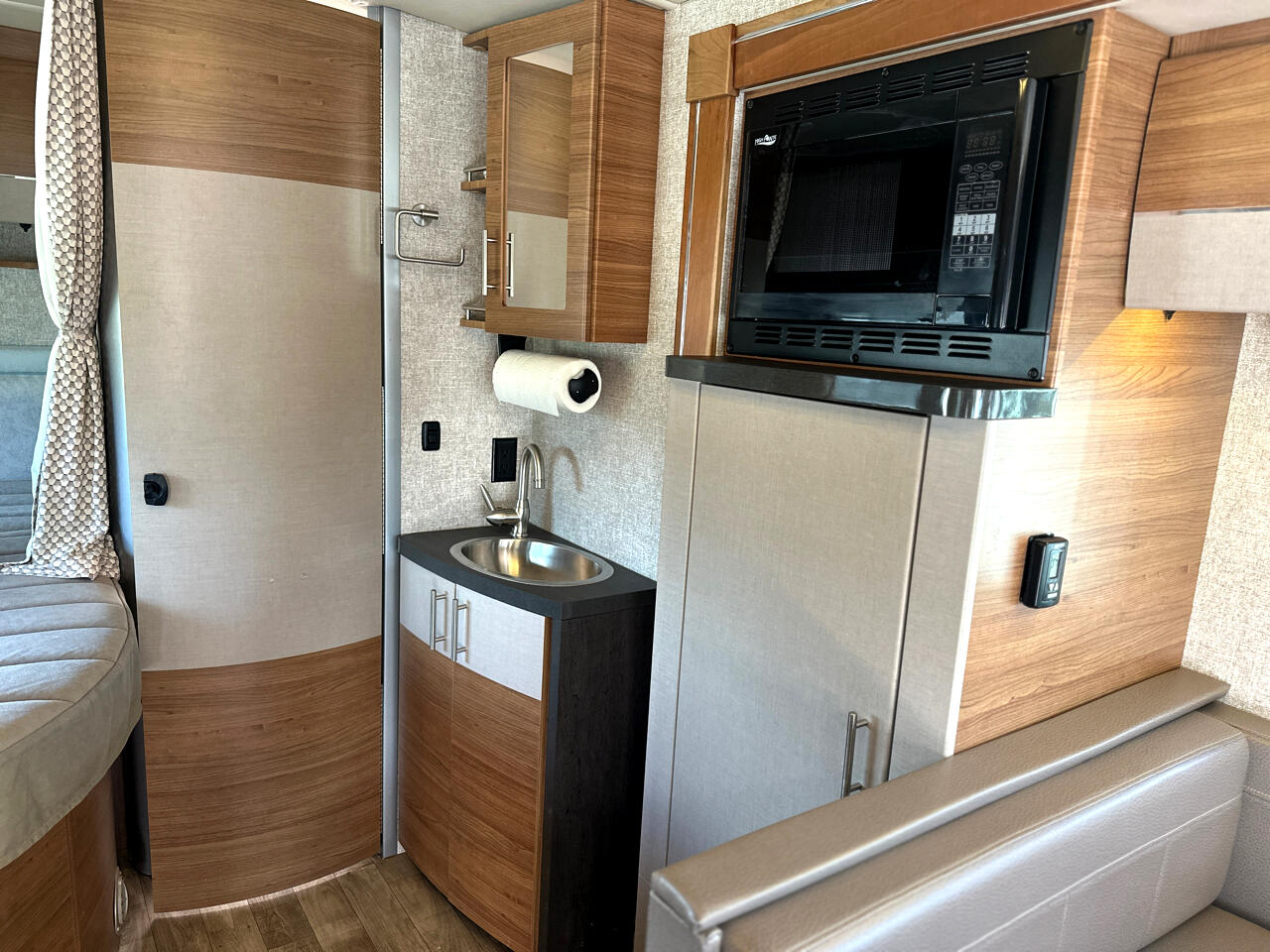 Mercedes-Benz Sprinter 3500 170-in. WB 2018 Mercedes-Benz Sprinter 3500 170-in. WB 2018