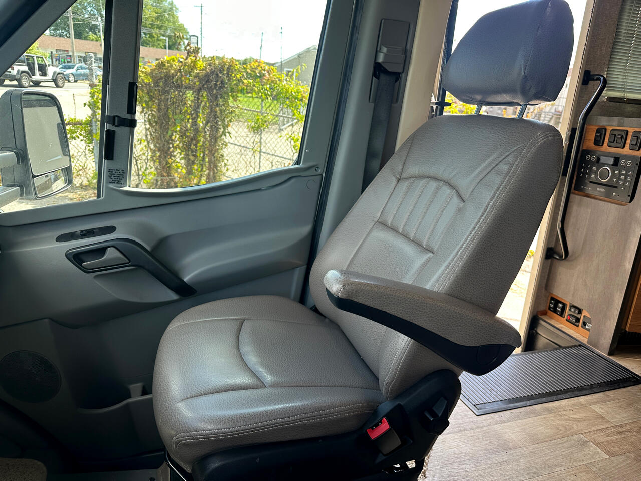 Mercedes-Benz Sprinter 3500 170-in. WB 2018 Mercedes-Benz Sprinter 3500 170-in. WB 2018