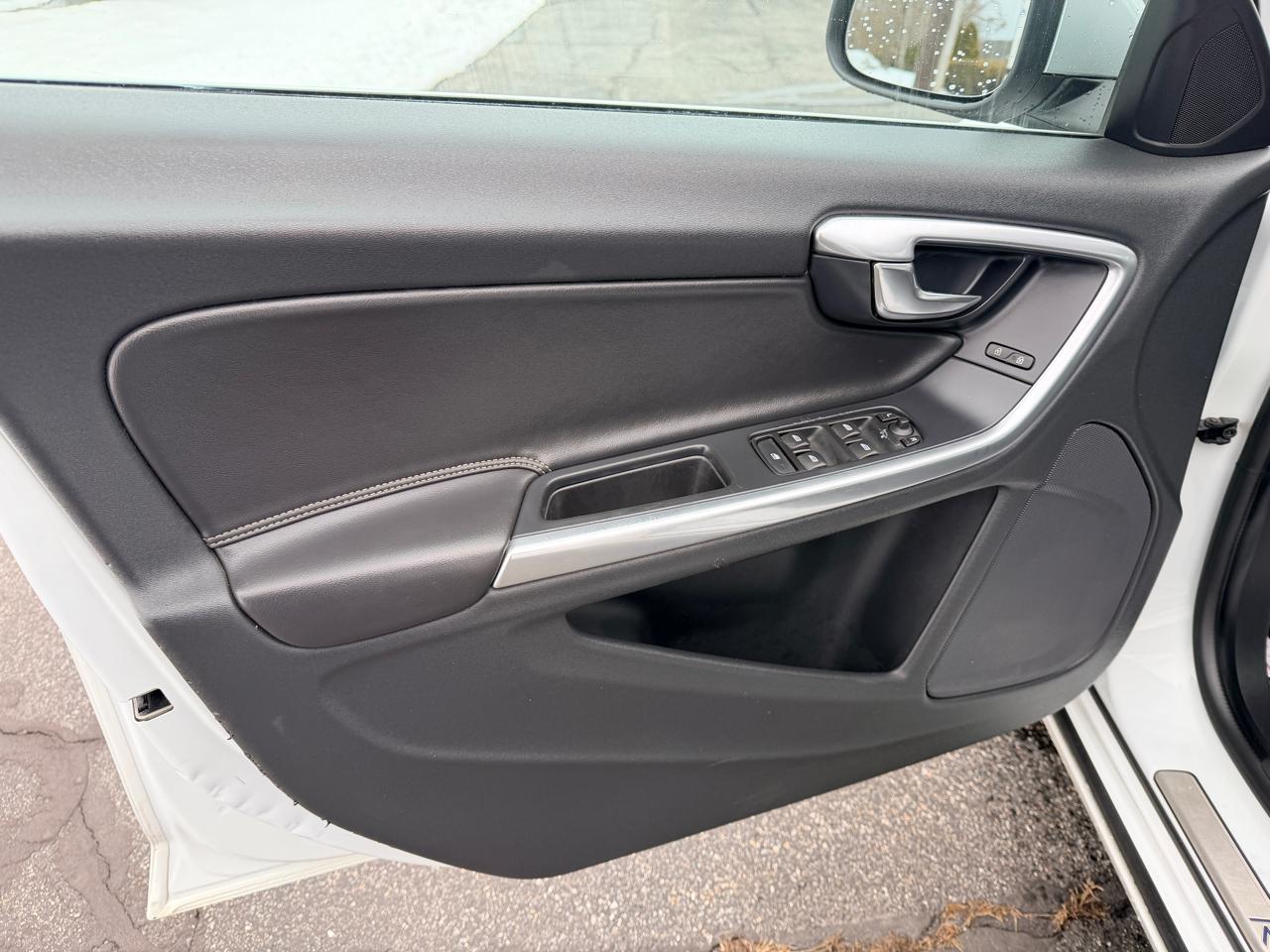 Volvo S60 3.0 Premier+ R-Design 4WD 2015