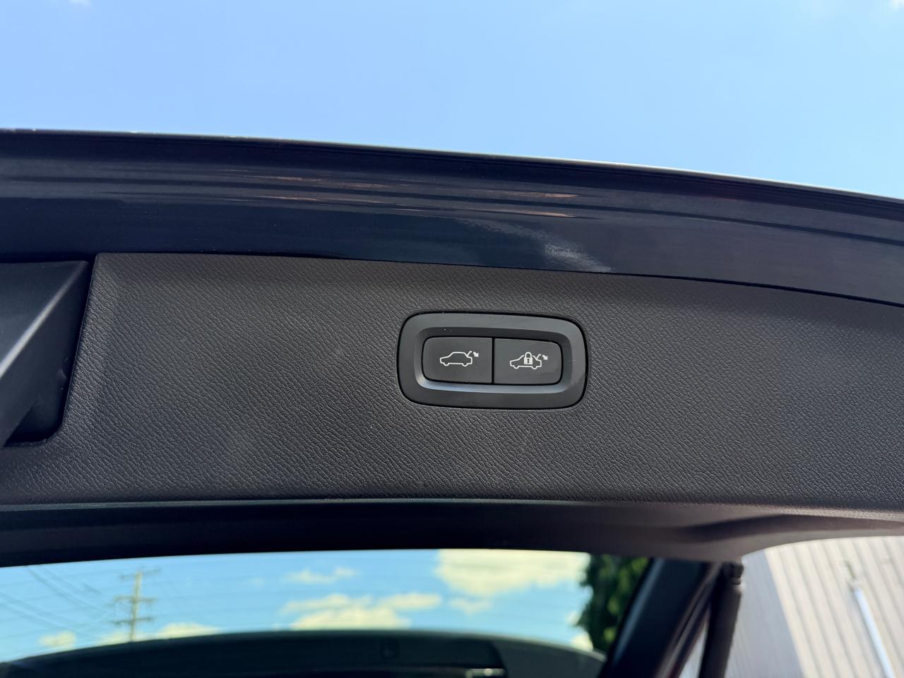 Volvo XC90 T6 Momentum AWD 2018