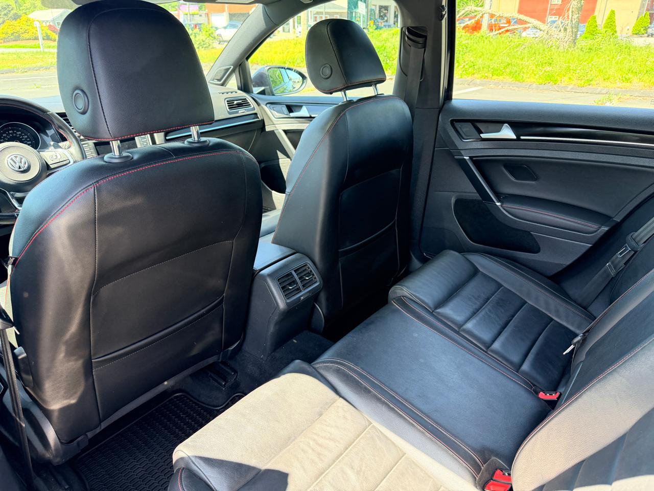 Volkswagen Golf GTI SE 6A 4-Door 2017