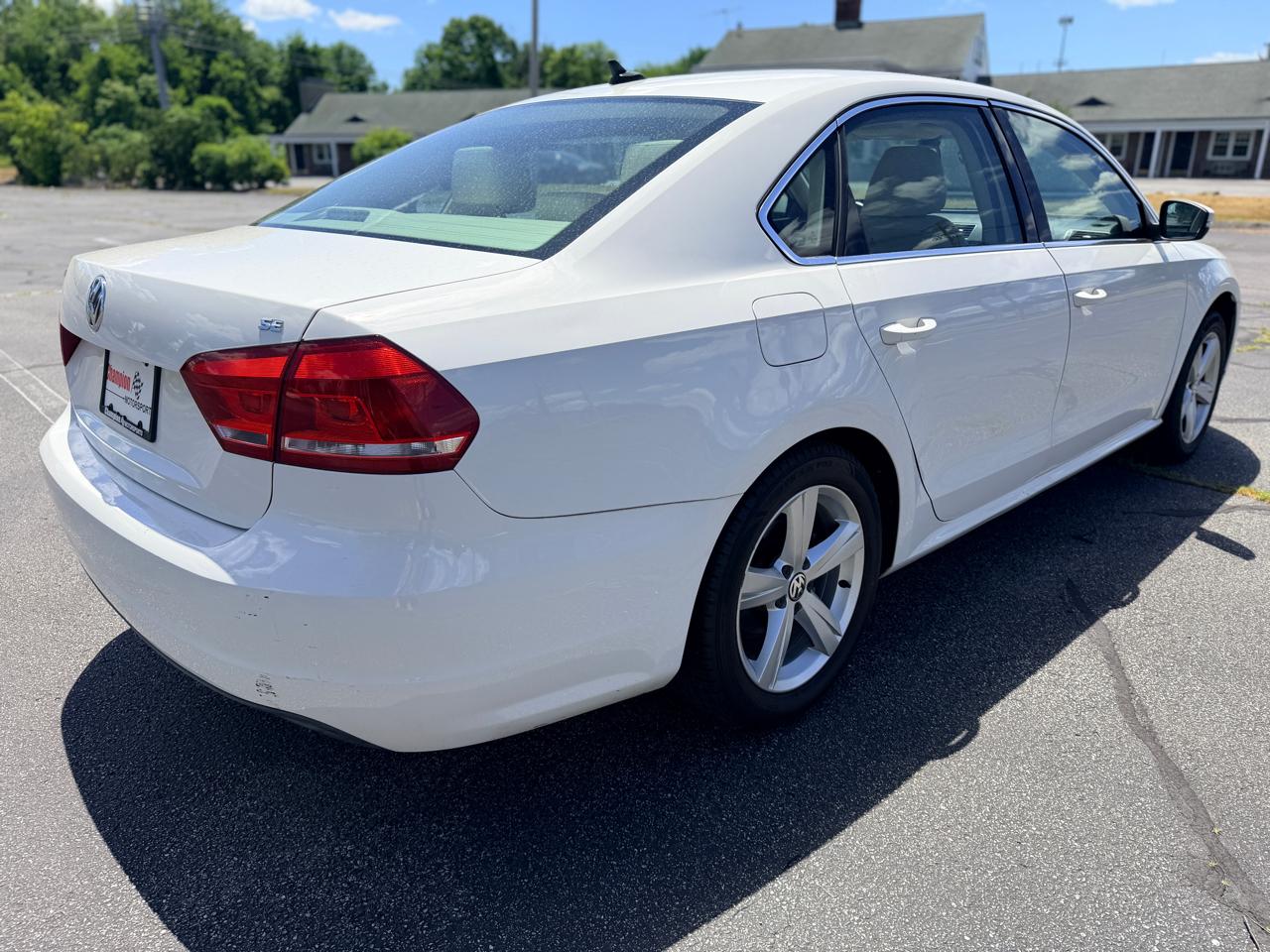 Volkswagen Passat 2.5L SE AT 2013