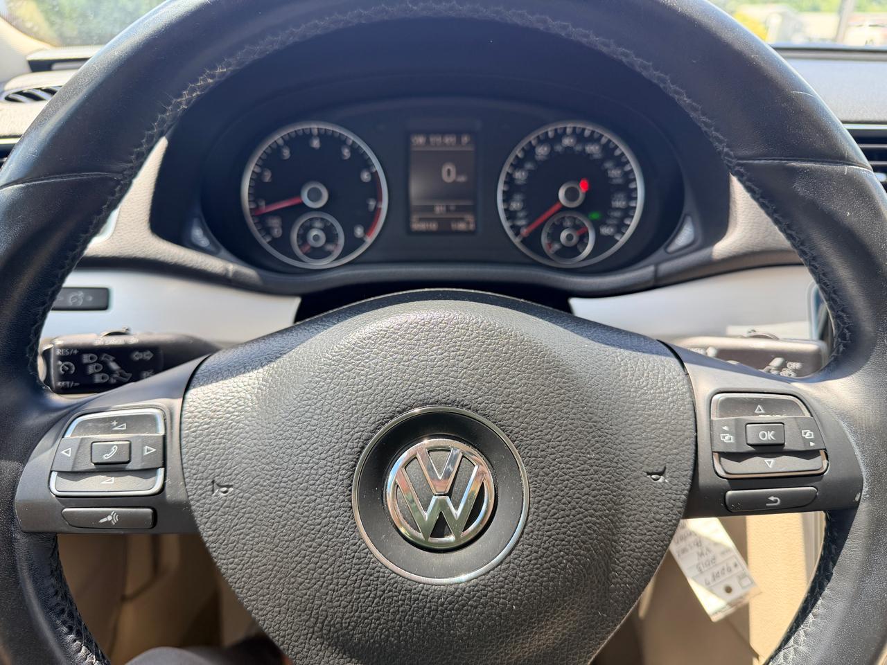 Volkswagen Passat 2.5L SE AT 2013