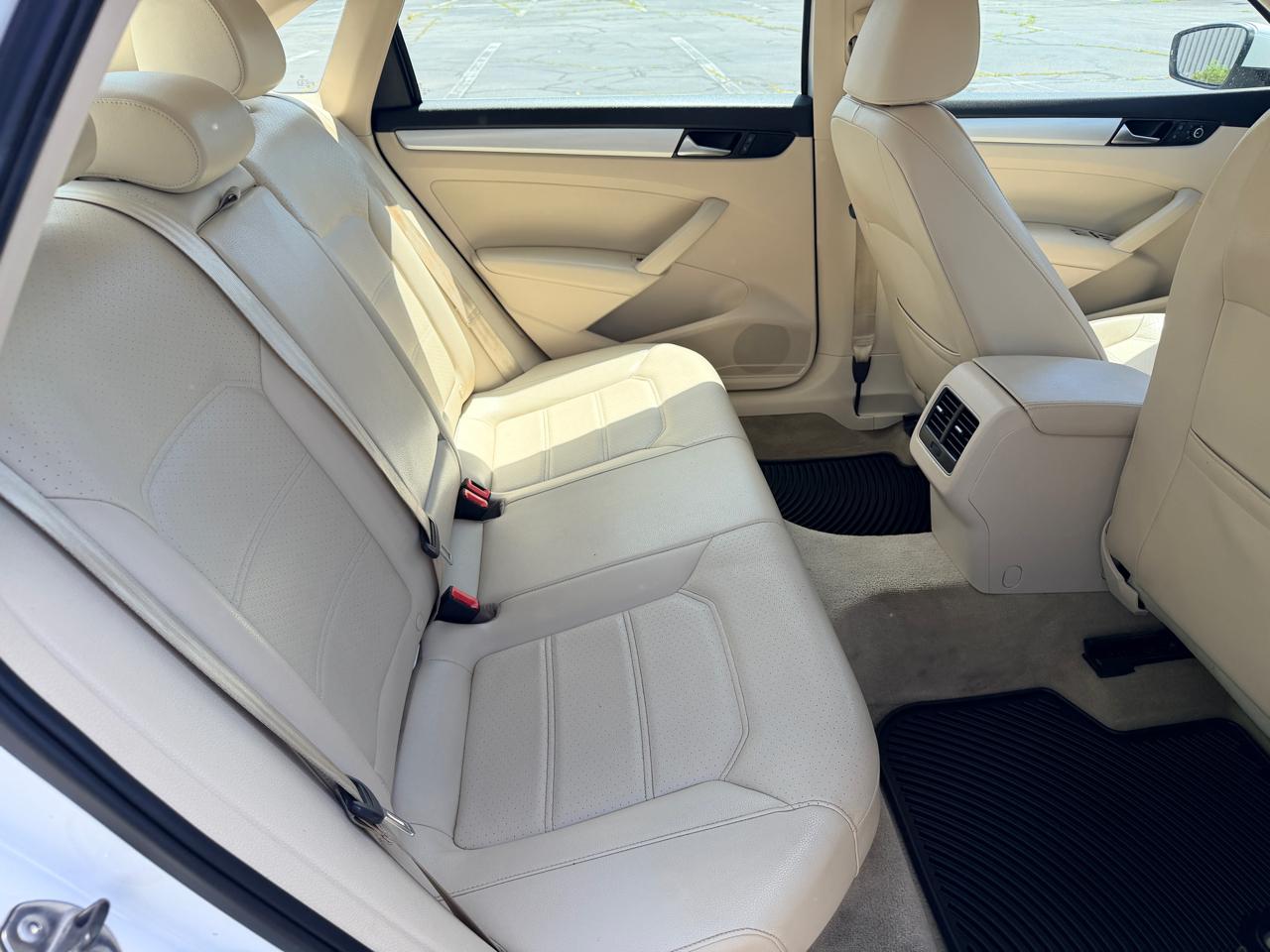 Volkswagen Passat 2.5L SE AT 2013