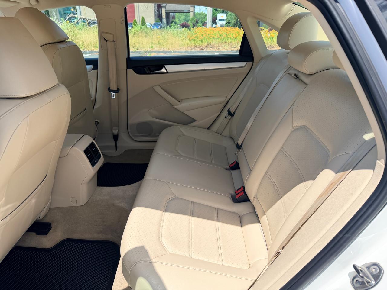 Volkswagen Passat 2.5L SE AT 2013