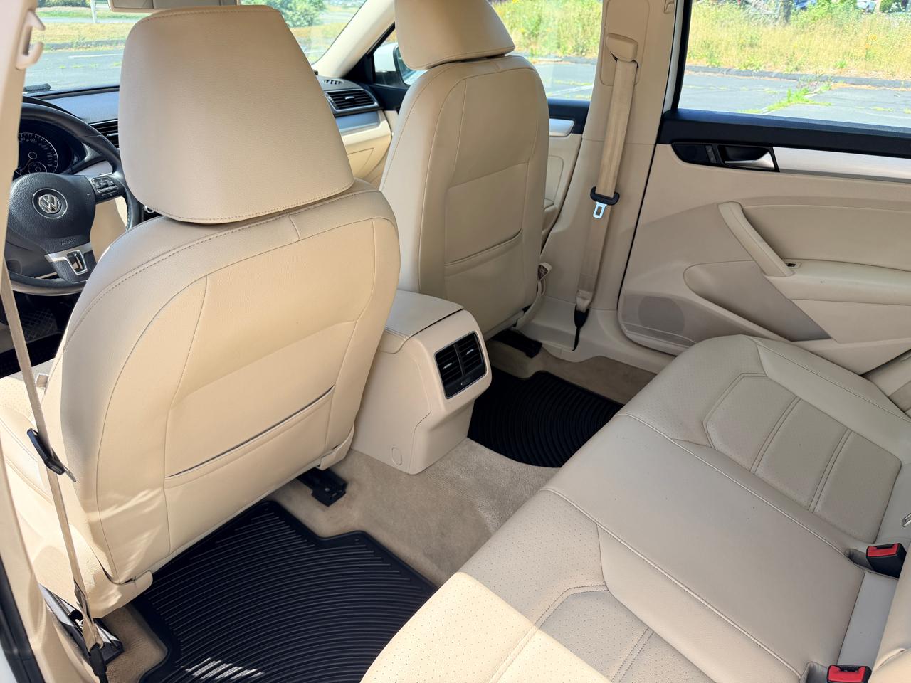 Volkswagen Passat 2.5L SE AT 2013