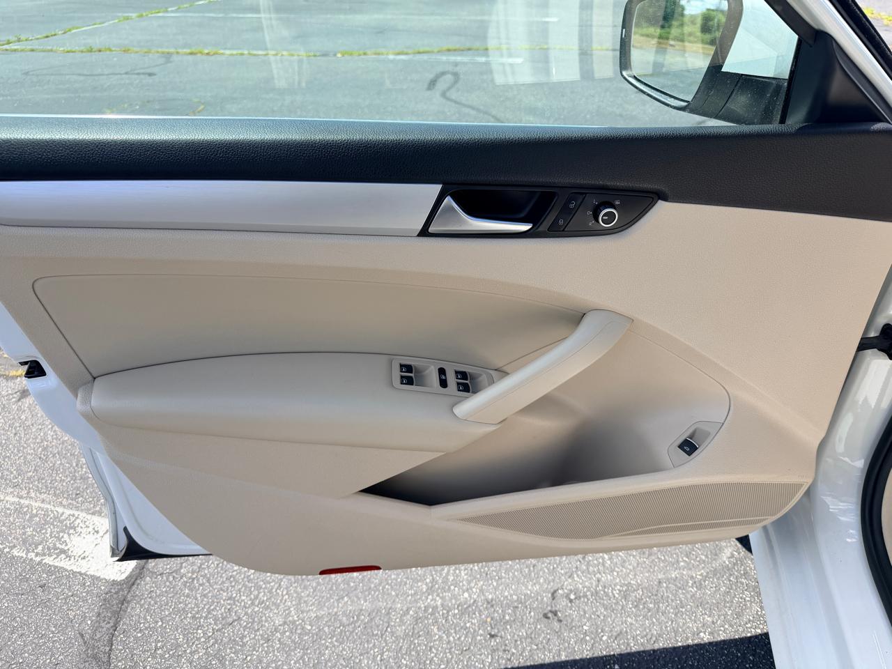 Volkswagen Passat 2.5L SE AT 2013