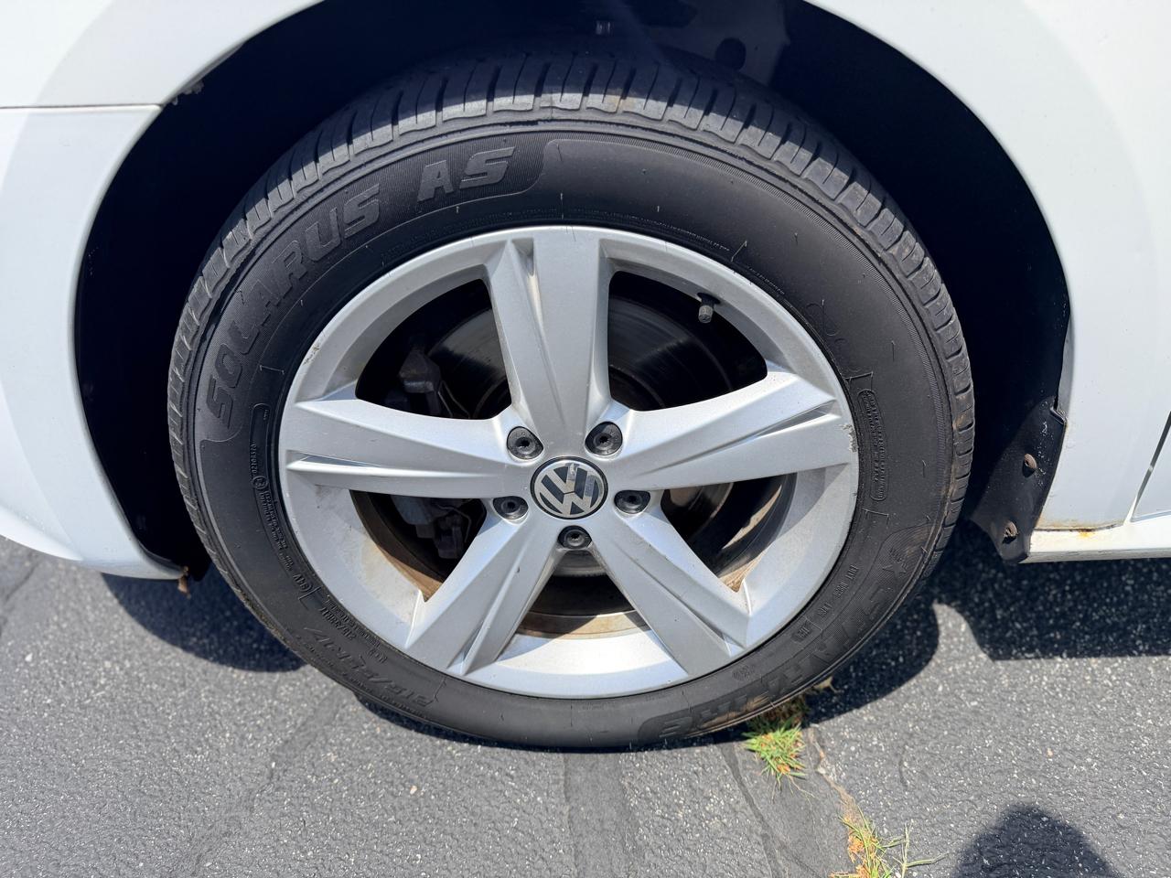 Volkswagen Passat 2.5L SE AT 2013