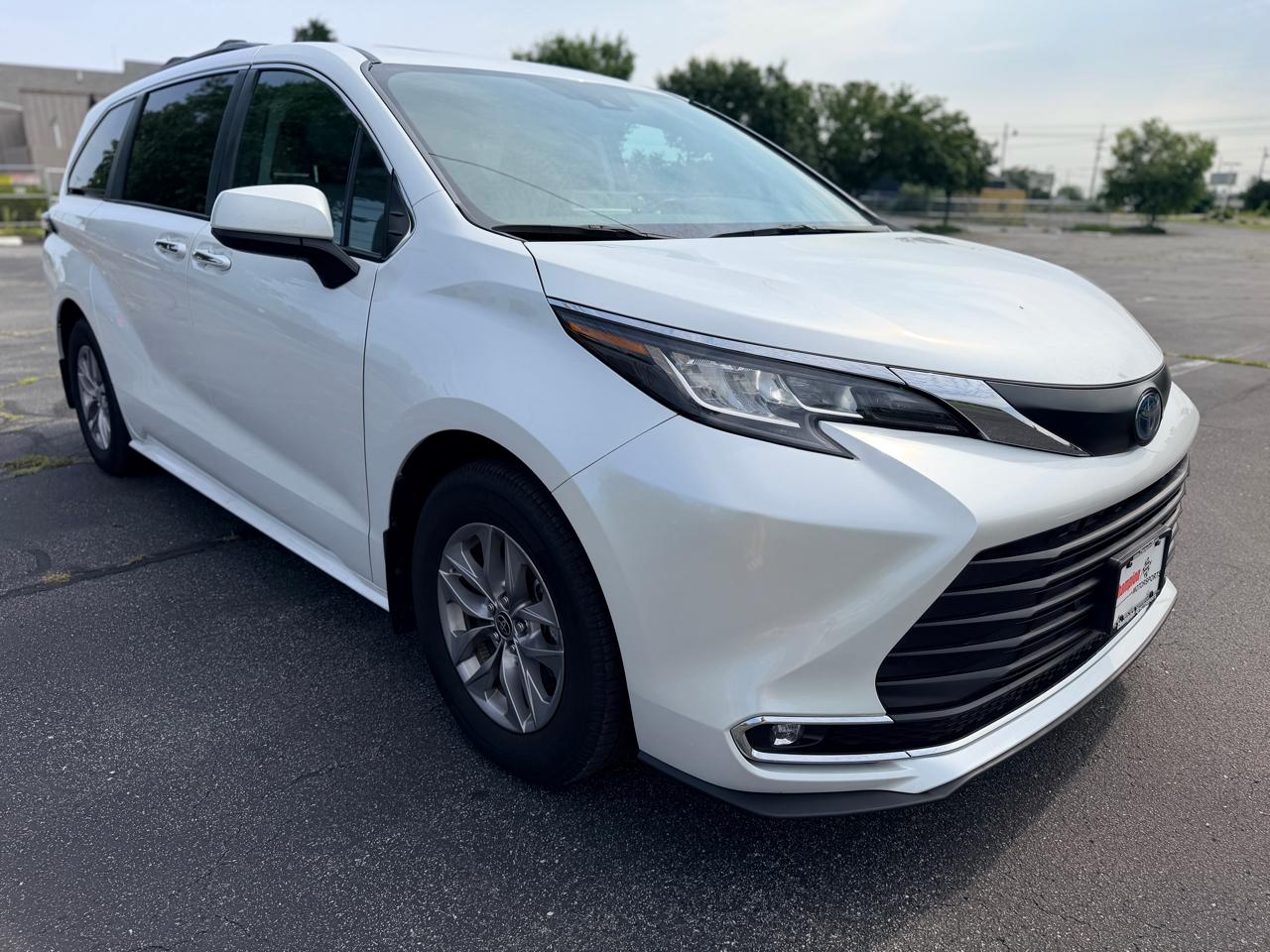 Toyota Sienna XLE 7-Passenger AWD 2022