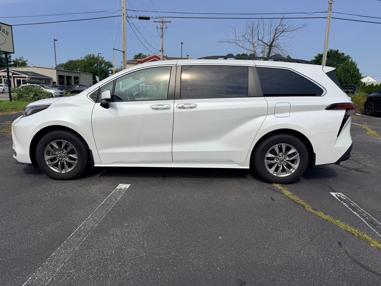 Toyota Sienna XLE 7-Passenger AWD 2022