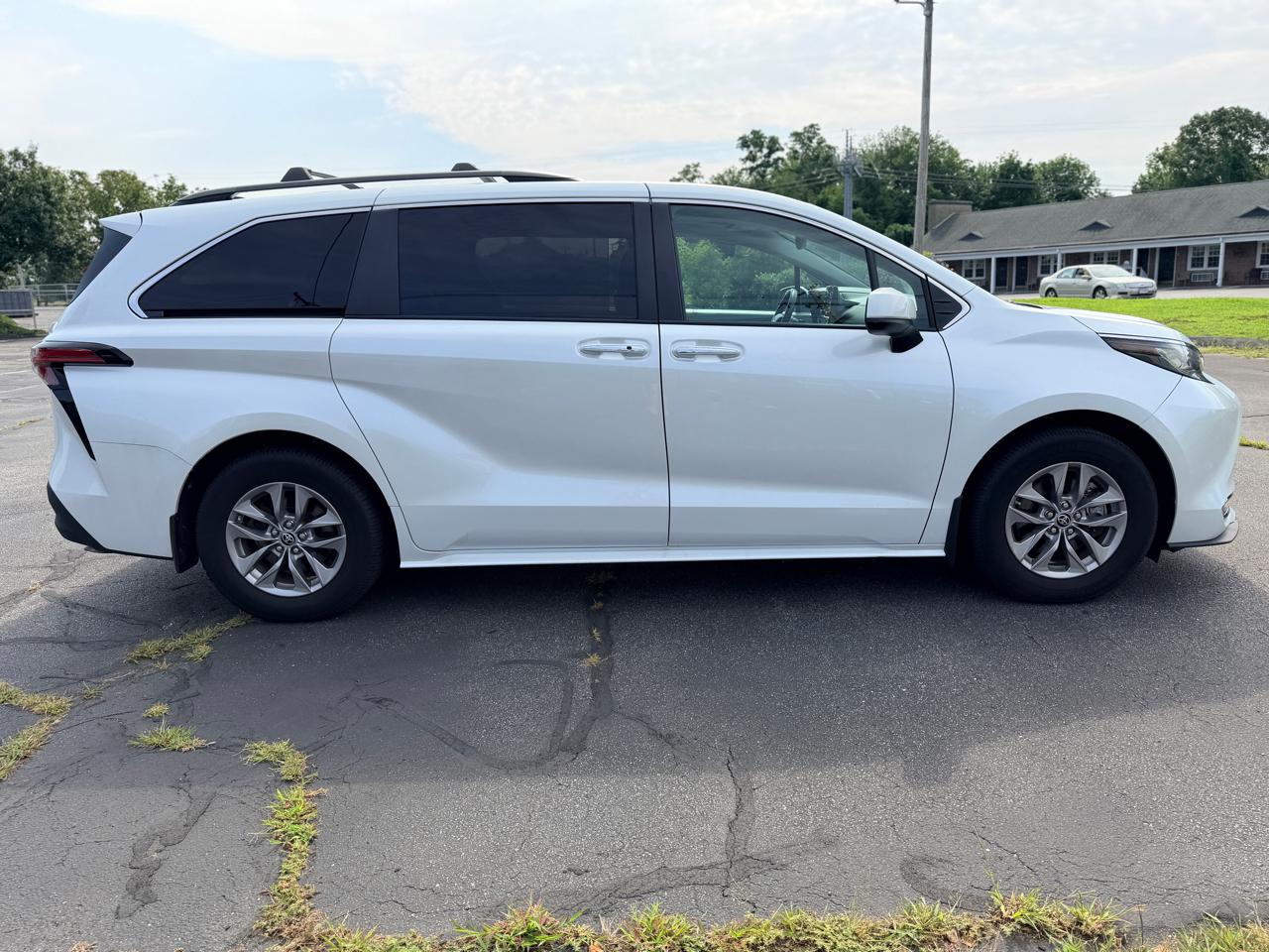Toyota Sienna XLE 7-Passenger AWD 2022