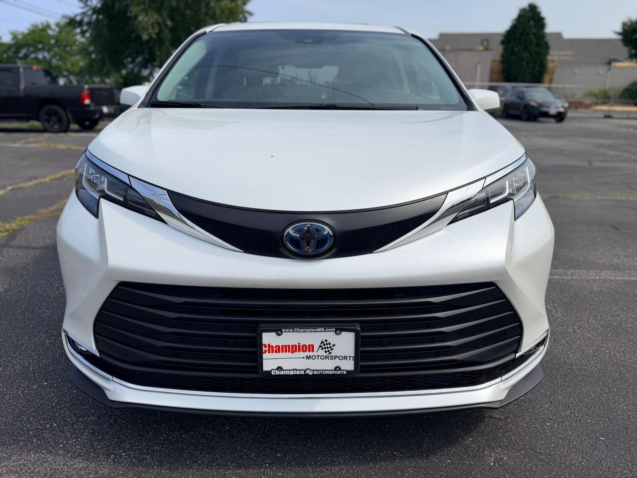 Toyota Sienna XLE 7-Passenger AWD 2022