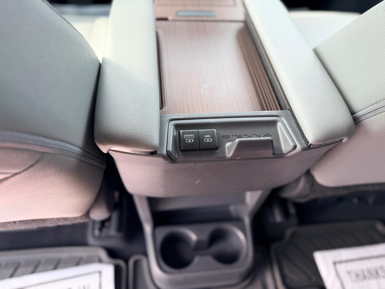 Toyota Sienna XLE 7-Passenger AWD 2022