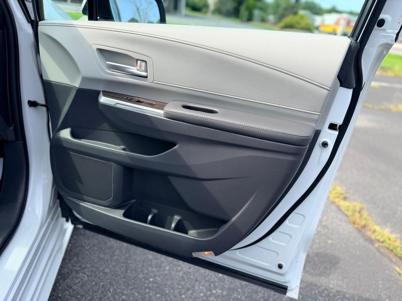 Toyota Sienna XLE 7-Passenger AWD 2022