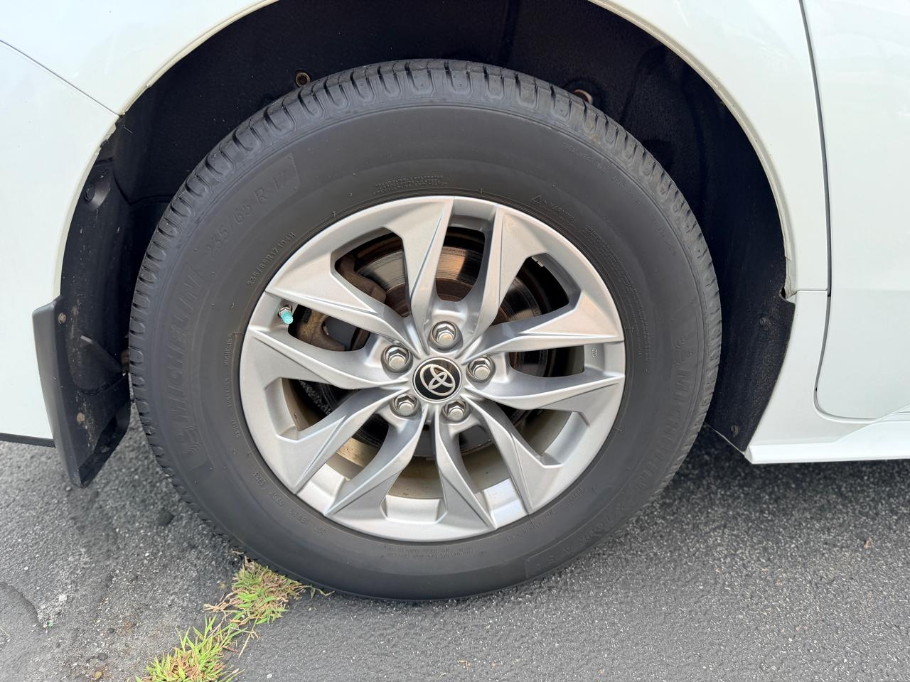 Toyota Sienna XLE 7-Passenger AWD 2022