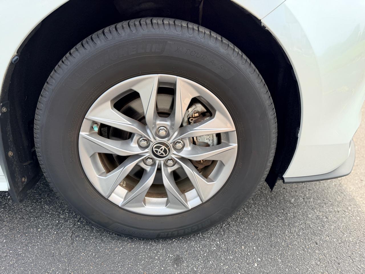 Toyota Sienna XLE 7-Passenger AWD 2022