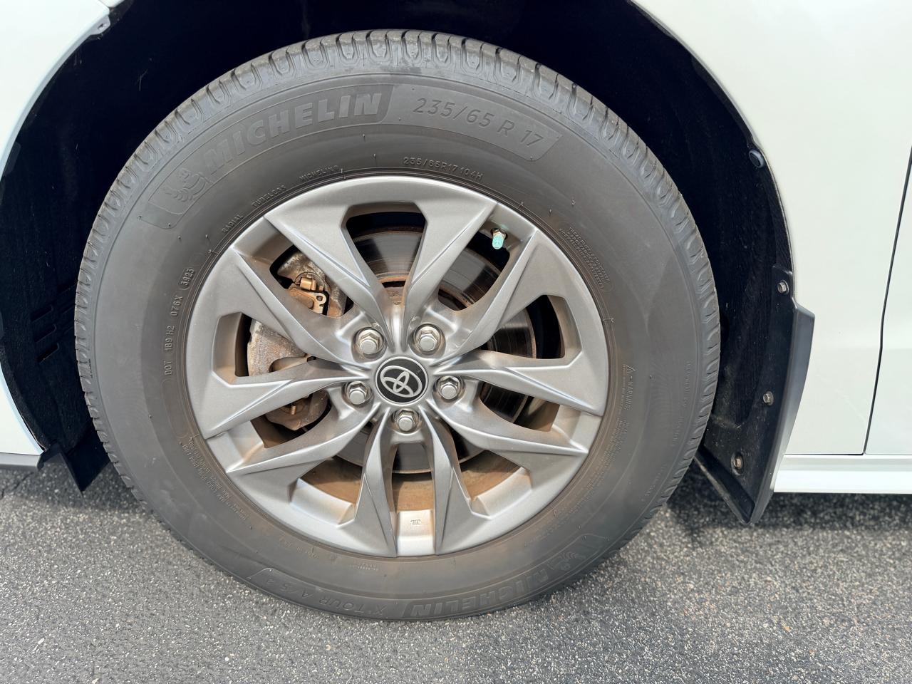 Toyota Sienna XLE 7-Passenger AWD 2022