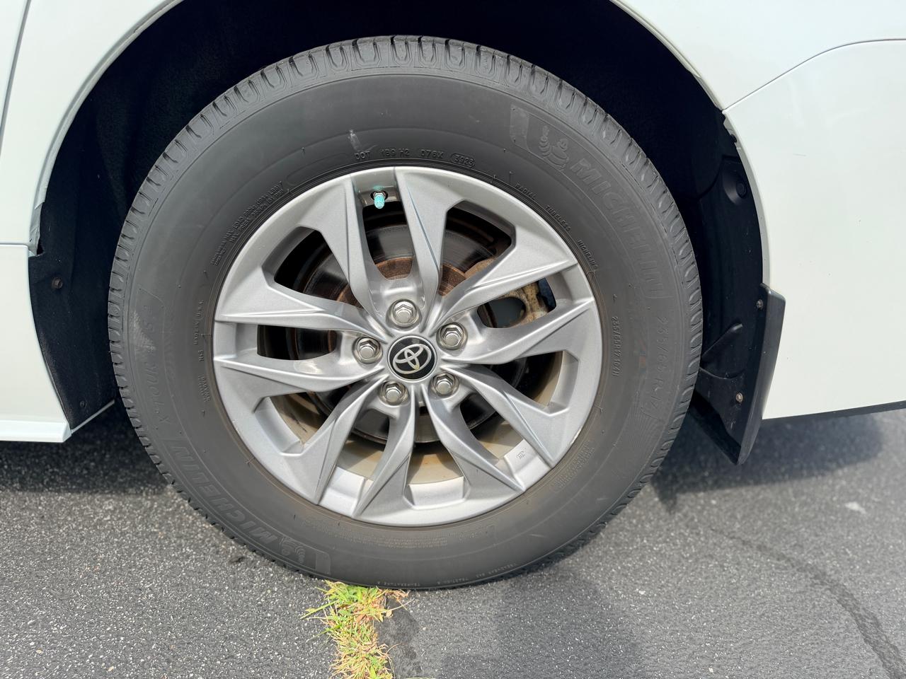 Toyota Sienna XLE 7-Passenger AWD 2022